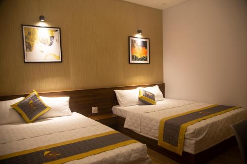 Deluxe Queen Room with Two Queen Beds photo 1