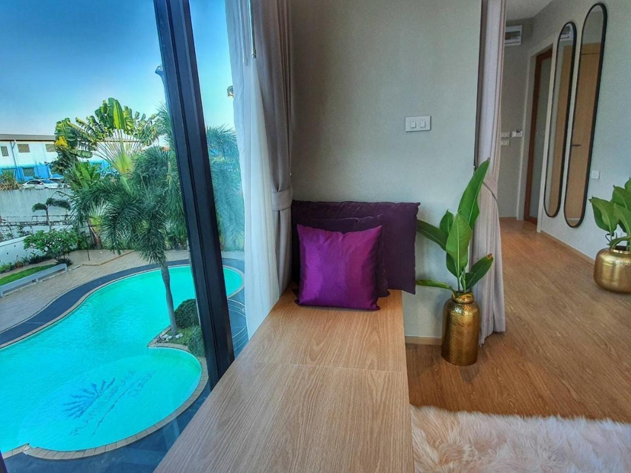 Studio with Pool View photo 2