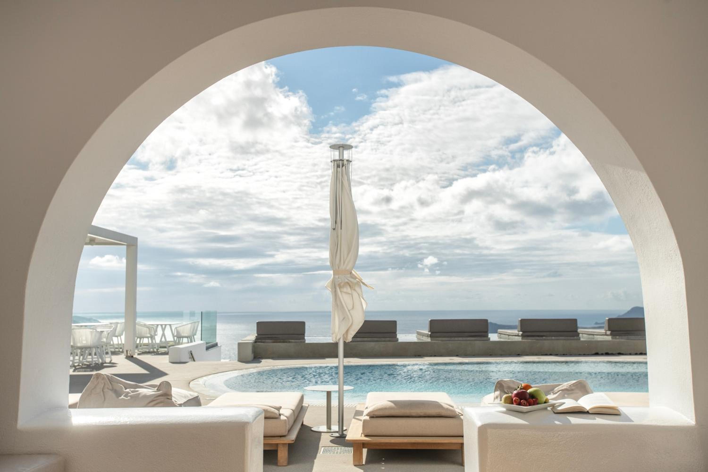 Pool Level Room with Sea View - Photo 4