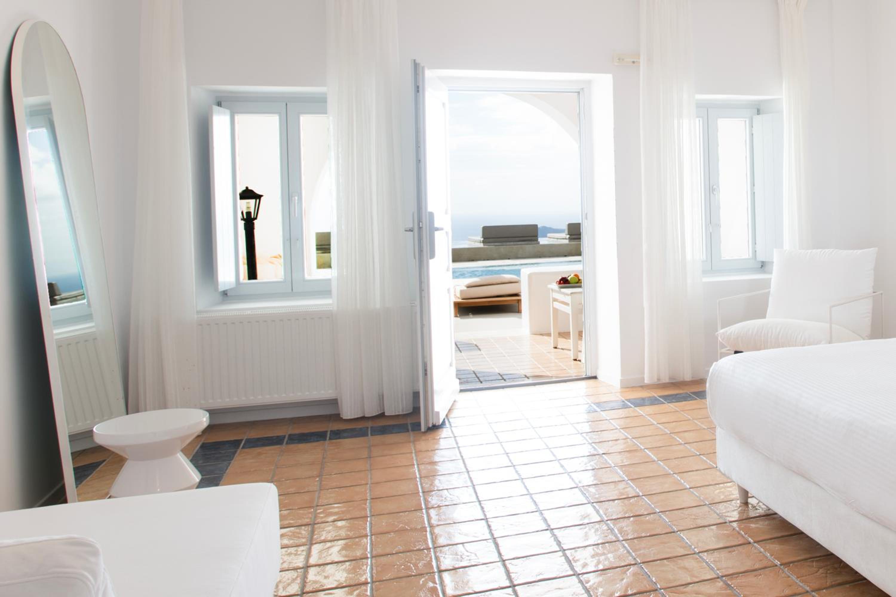 Pool Level Room with Sea View - Photo 5