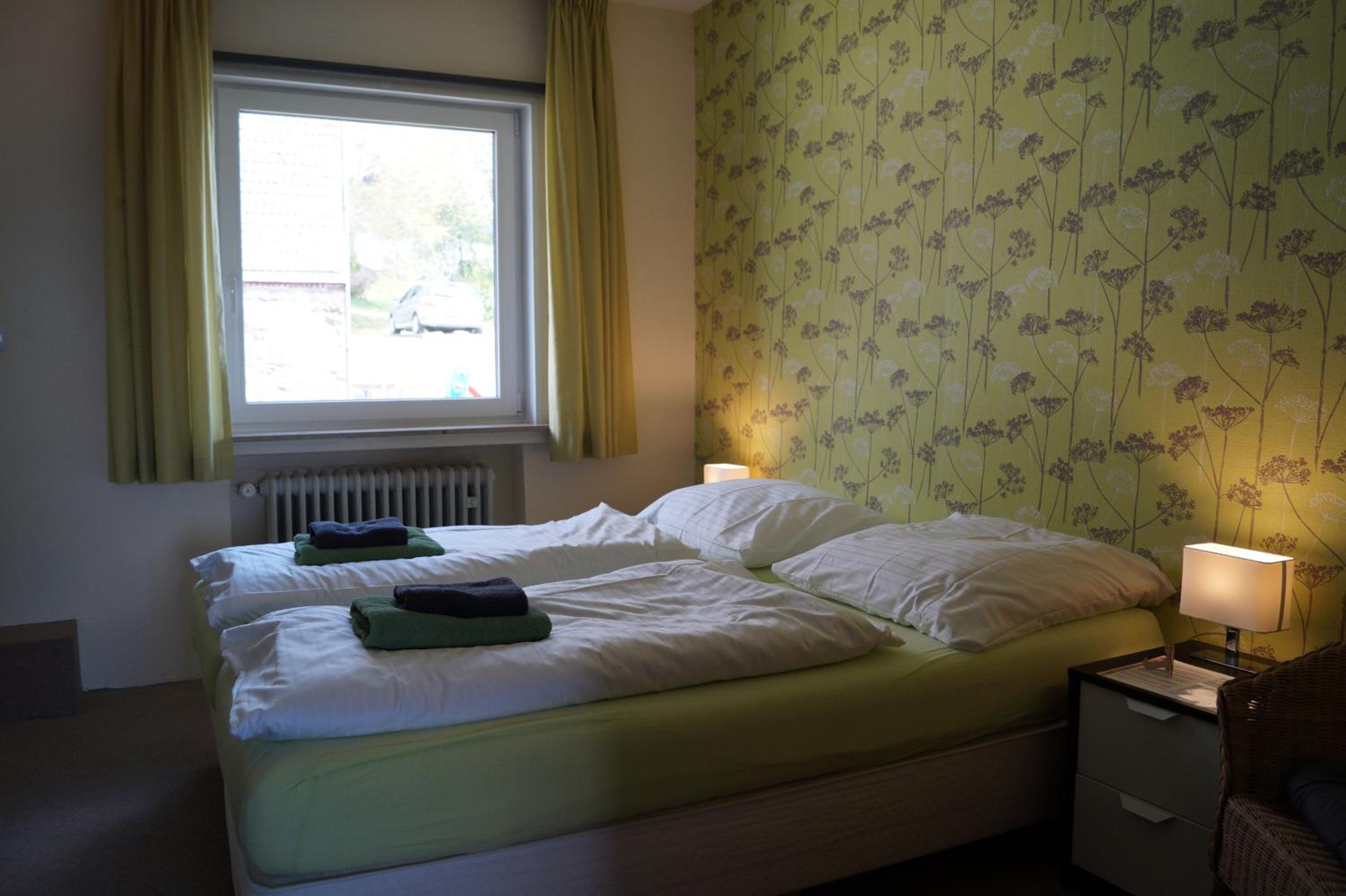 Twin Room with Private Bathroom - Photo 3