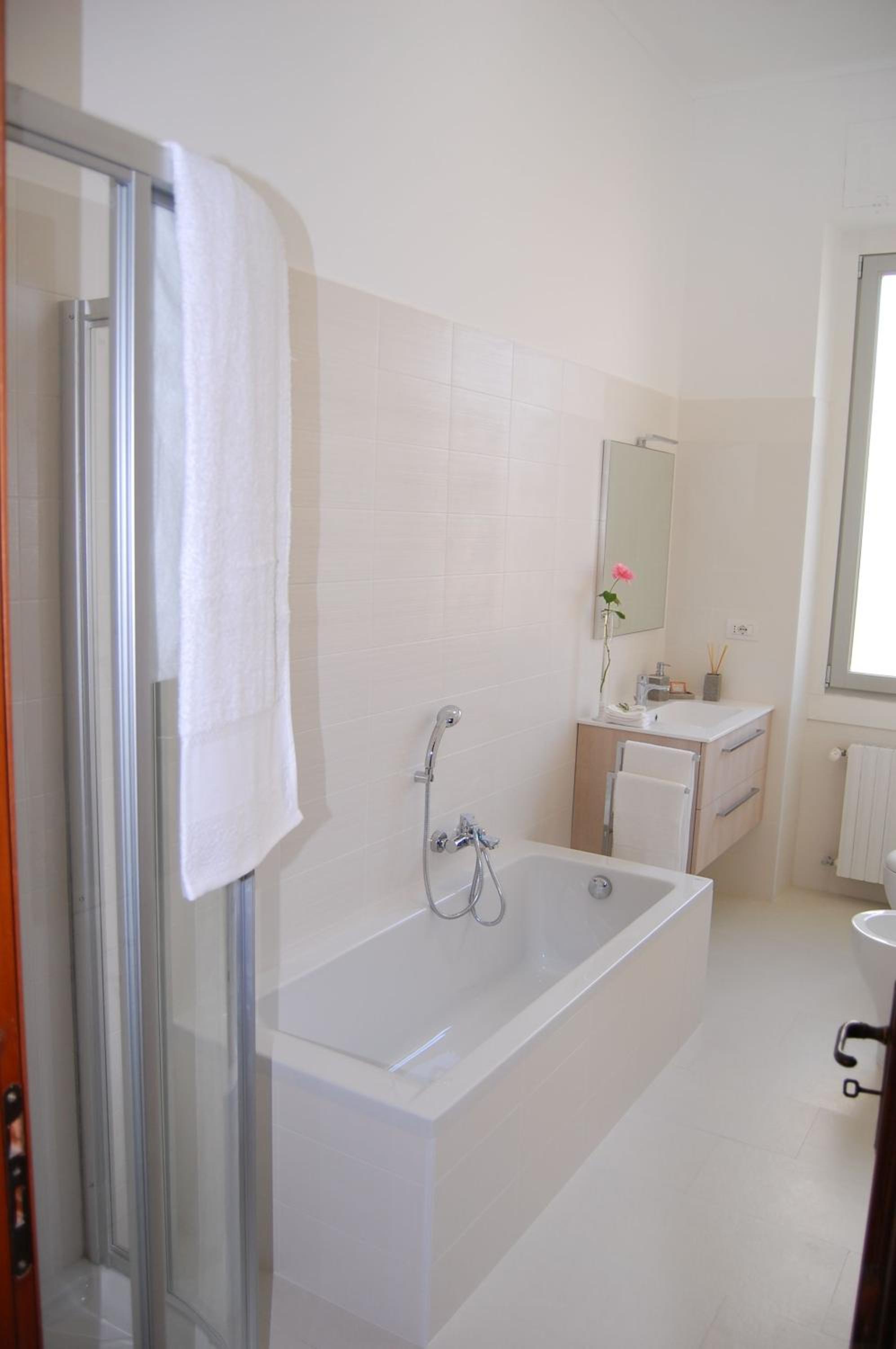 Double Room with Private External Bathroom photo 2