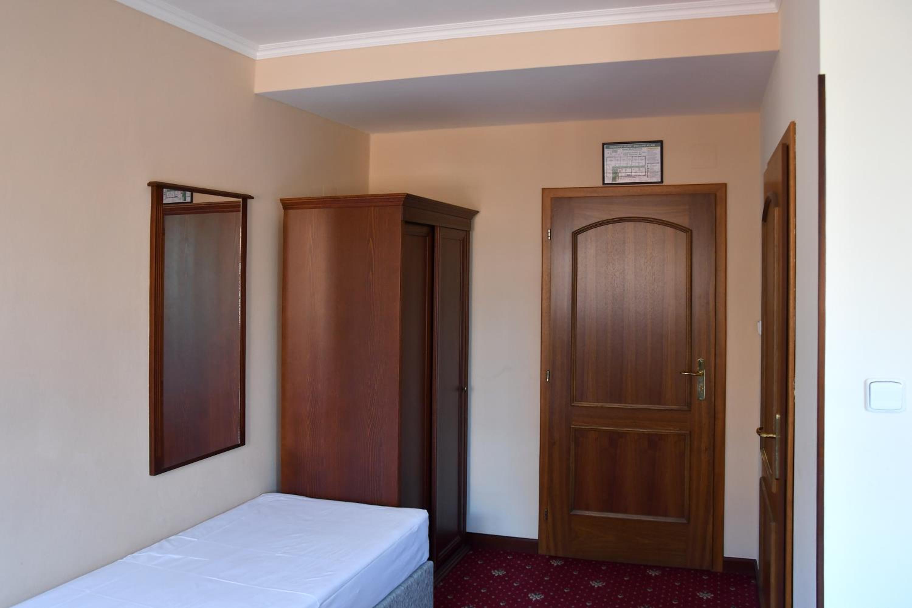 Double Room - Disability Access photo 3