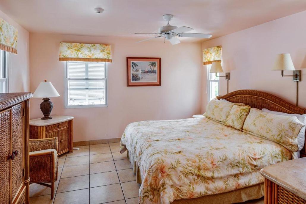 1-Bedroom Beach Level (4105) photo 2