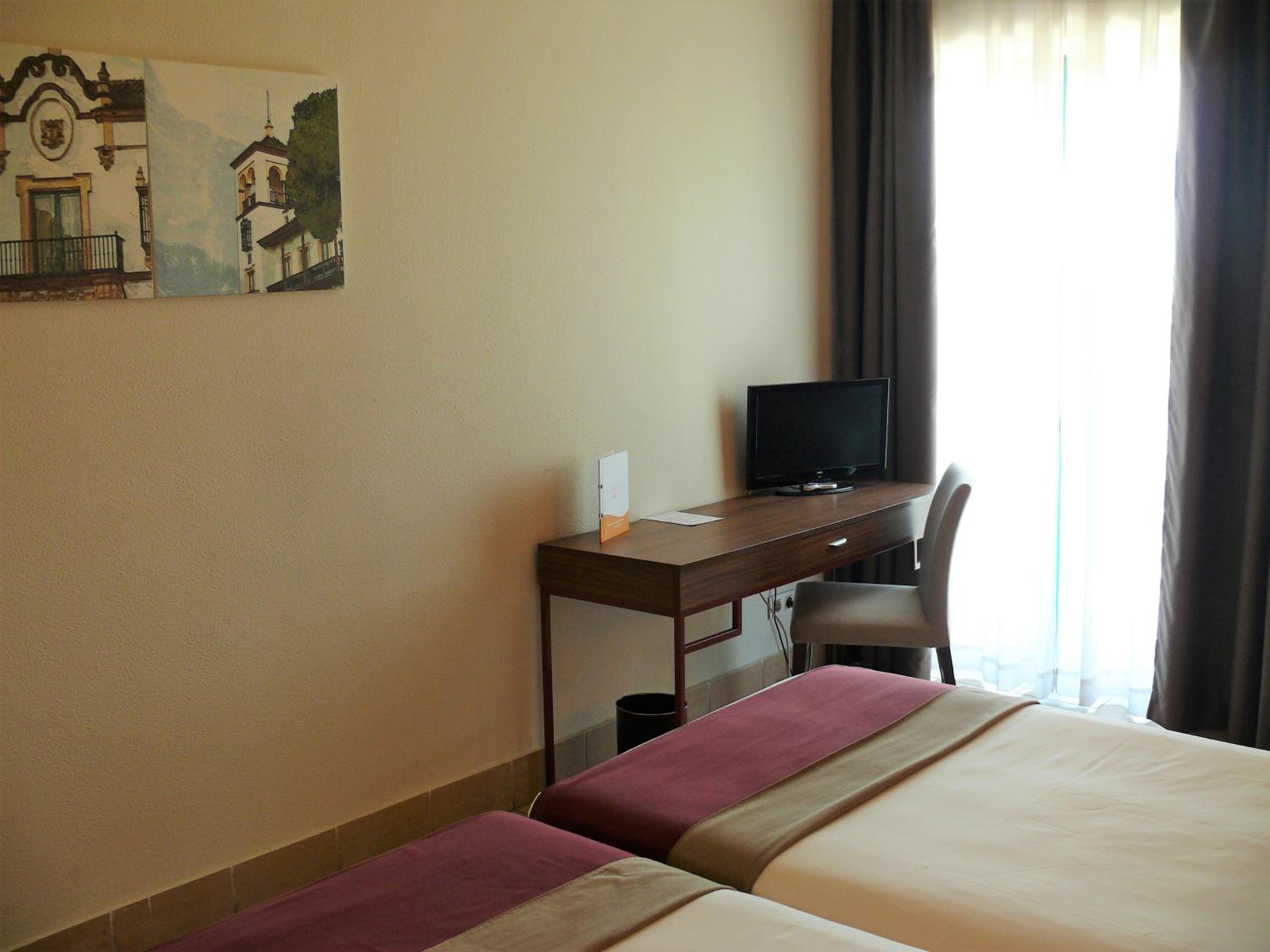 Standard Double or Twin Room - Photo 4
