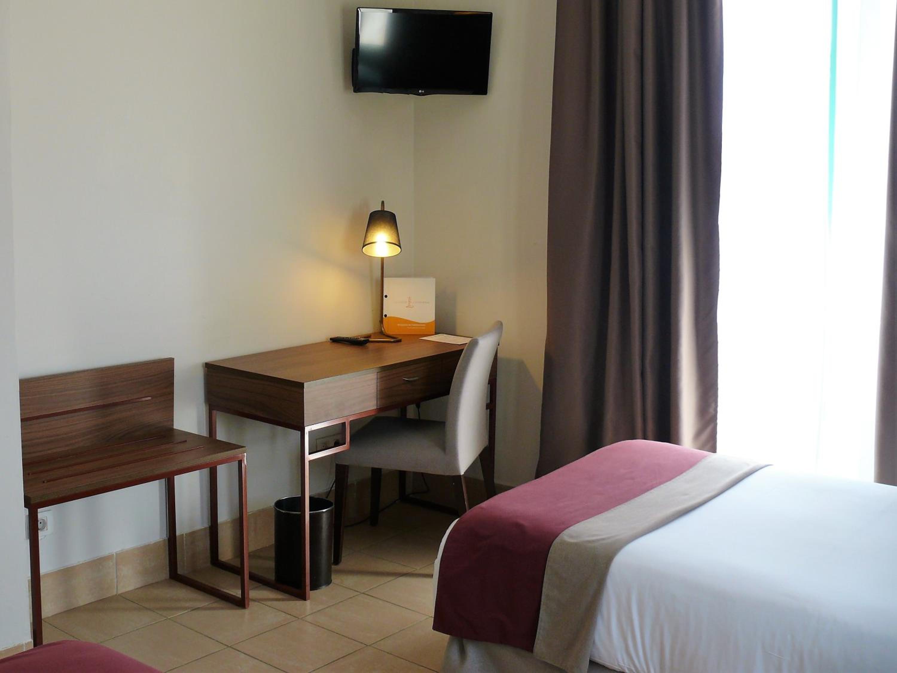 Standard Double or Twin Room - Photo 9