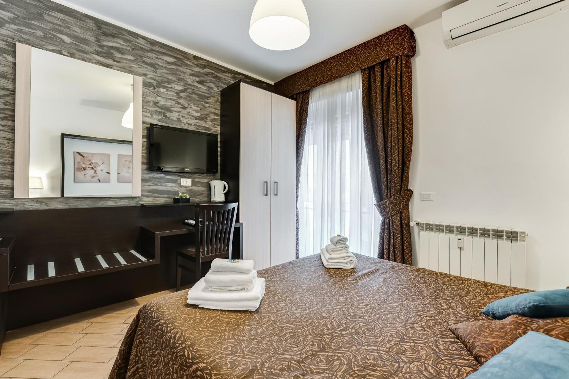 Double or Twin Room photo 3