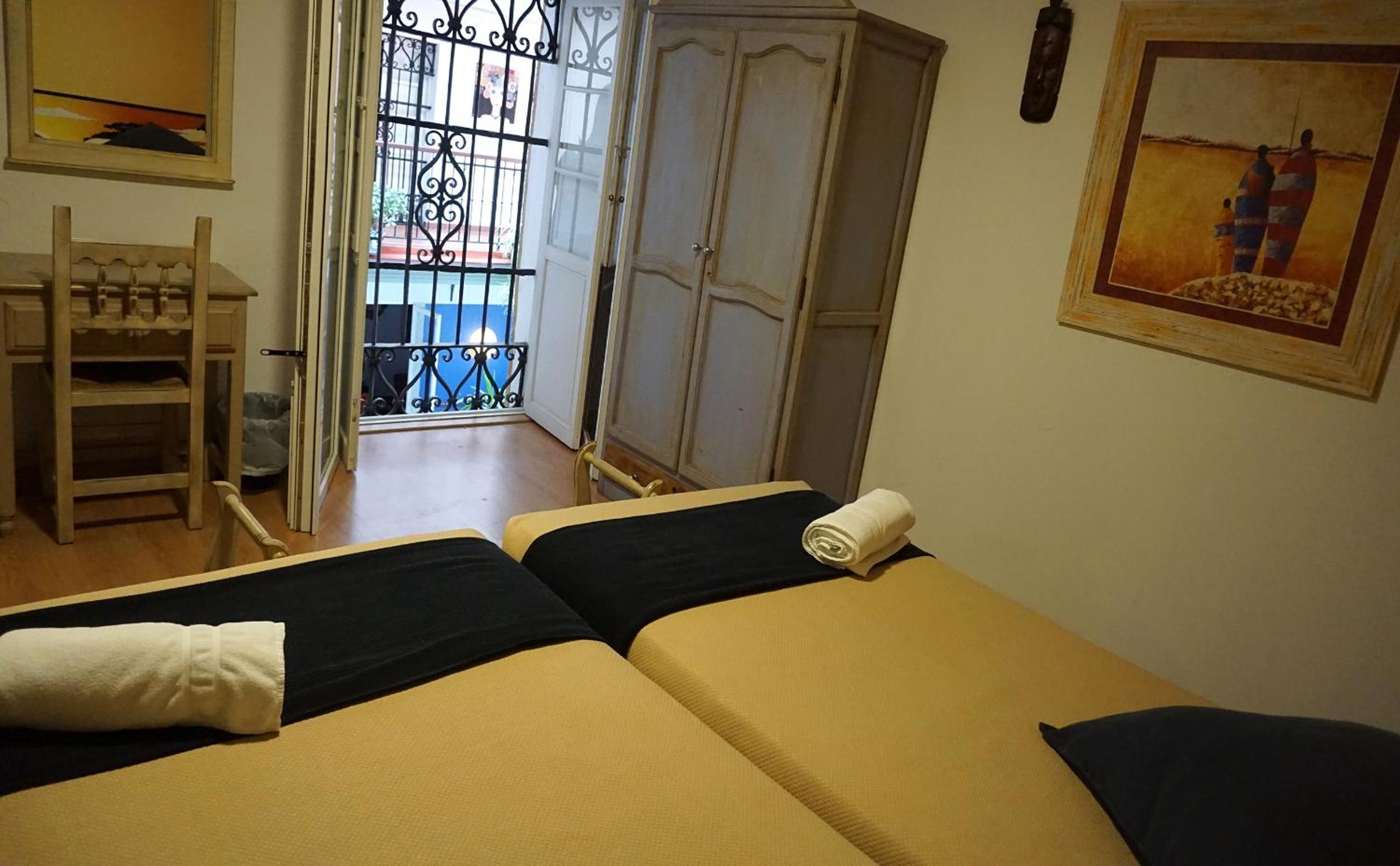 Economy Double Room with Private Bathroom - Photo 10