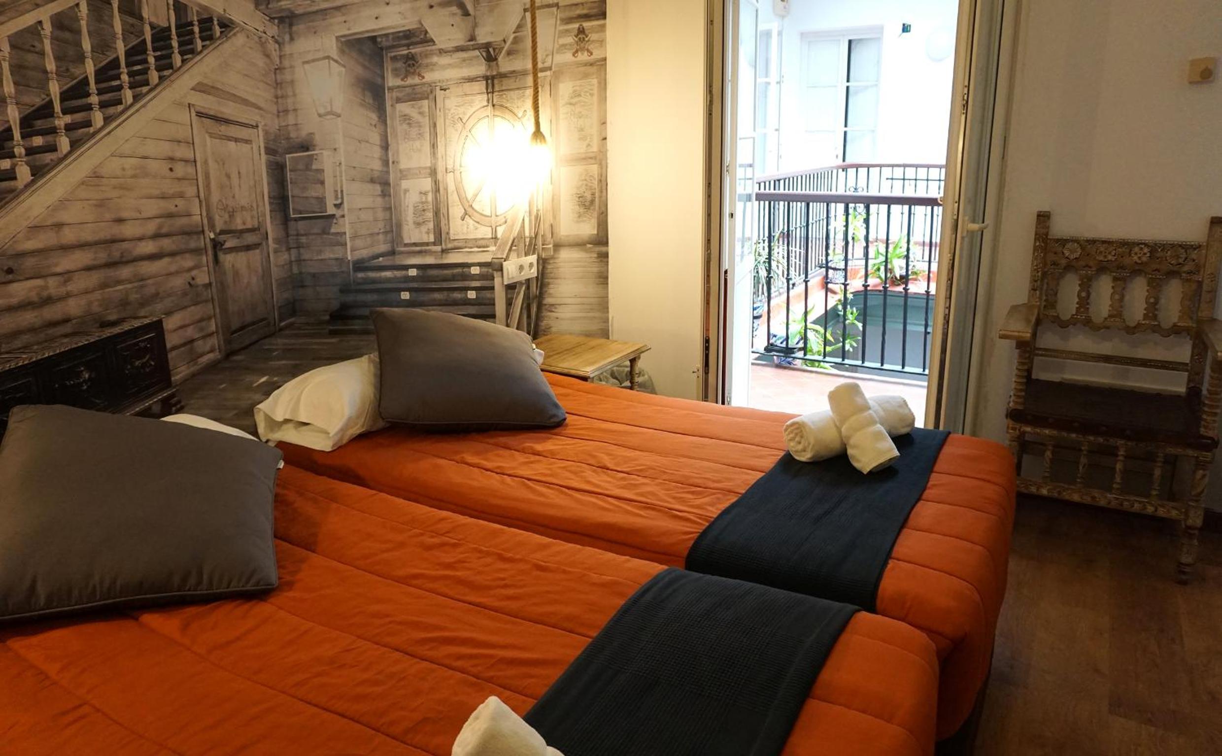 Economy Double Room with Private Bathroom - Photo 8