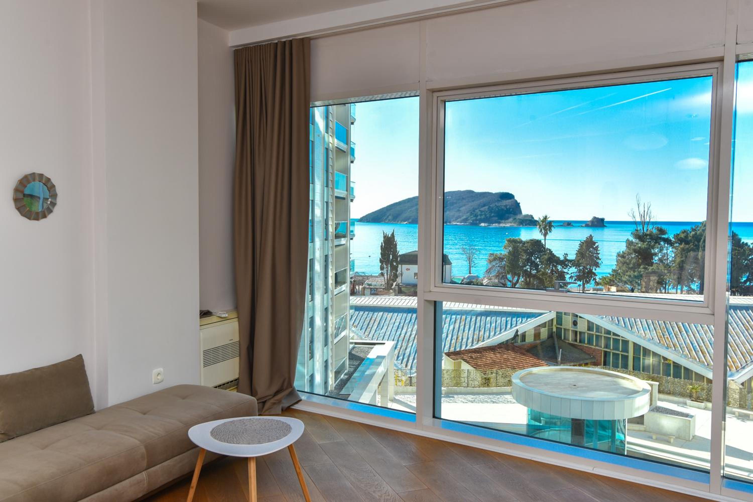 Apartment with Sea View photo 2