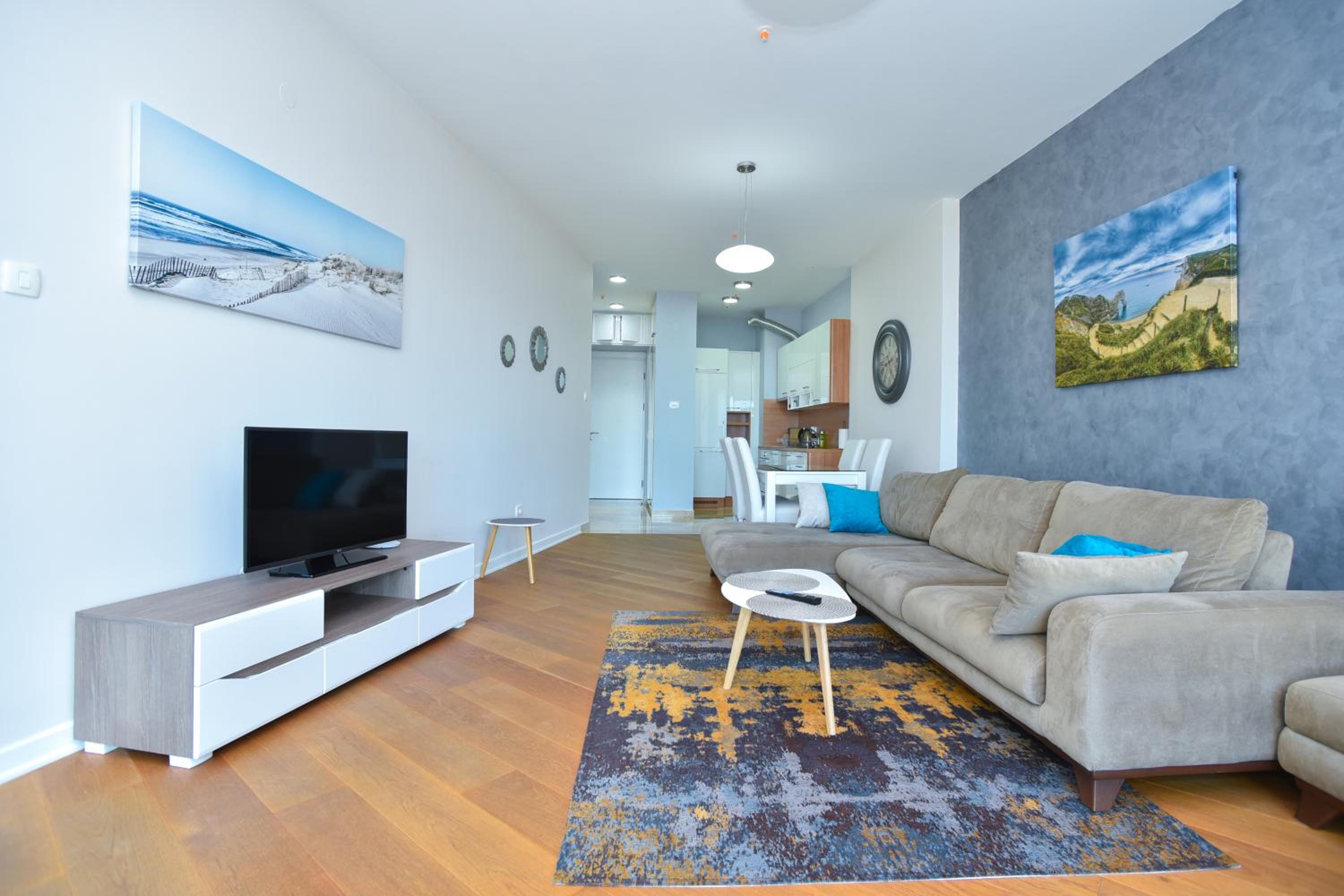 Apartment with Balcony photo 1