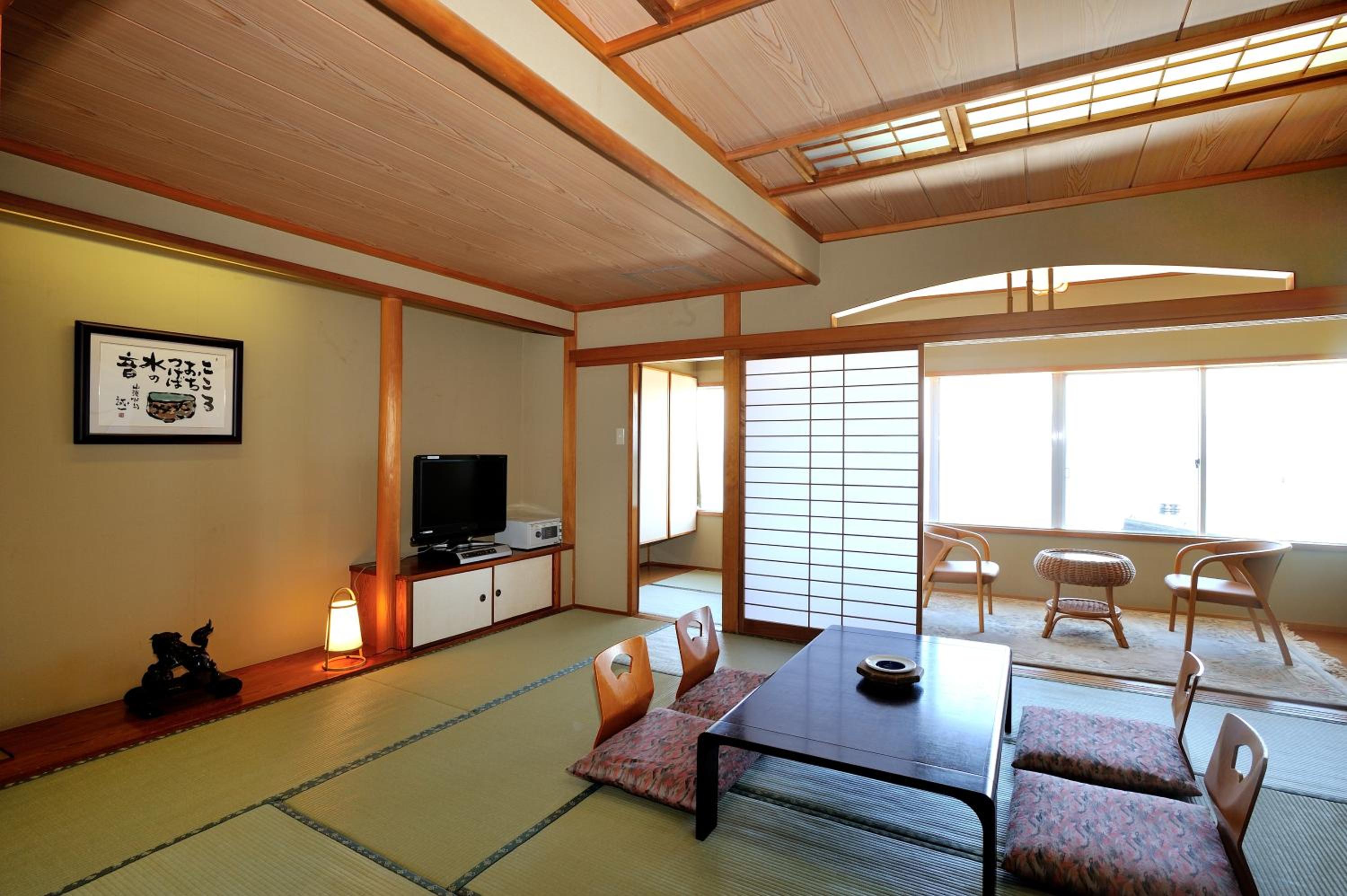 Japanese-Style Room with Mountain View photo 3