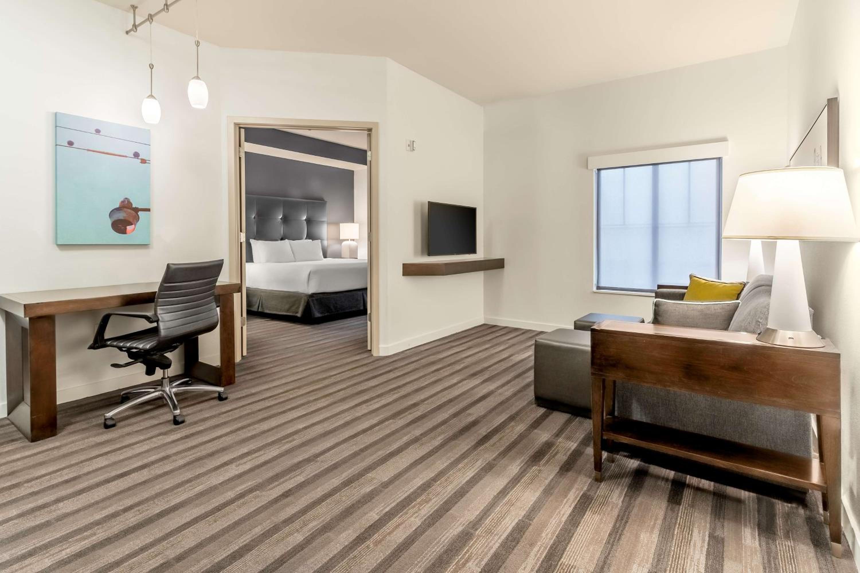 One-Bedroom King Suite - Photo 7