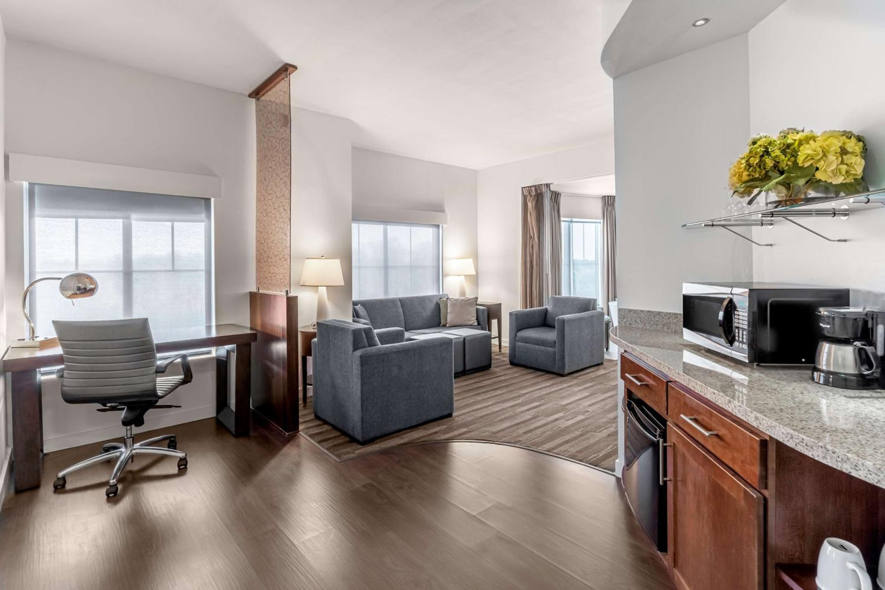 Corner Suite photo 2
