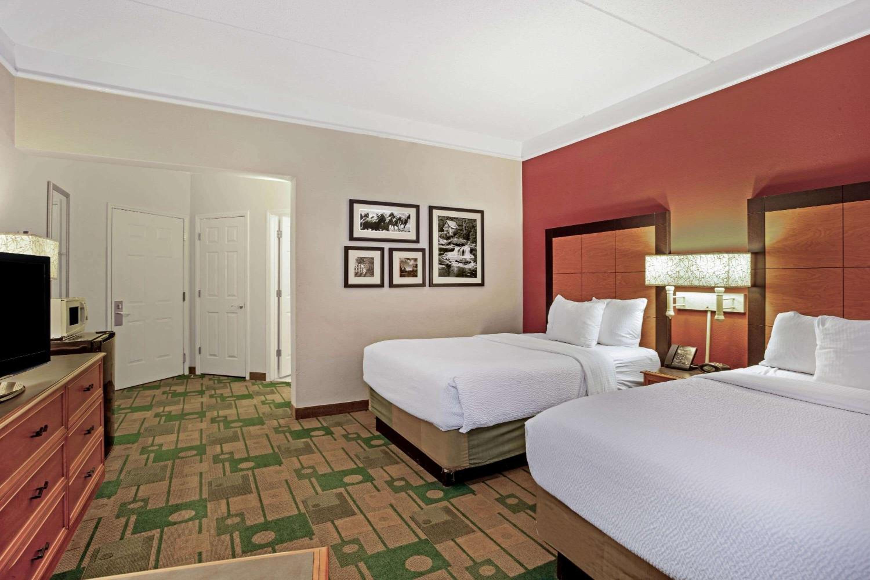 Double Room with Two Double Beds photo 2