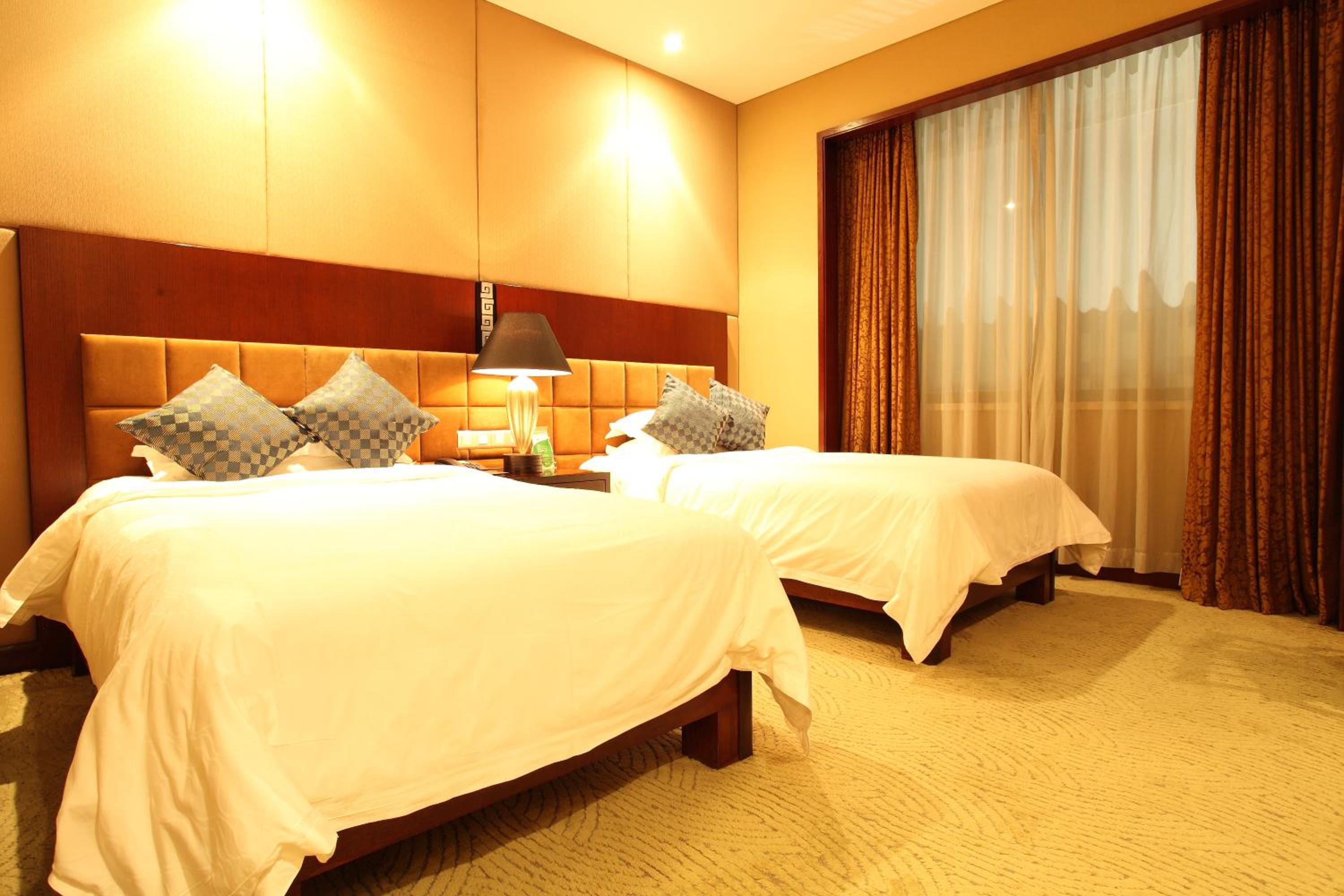 Non Smoking - Deluxe Twin Room thumbnail 5