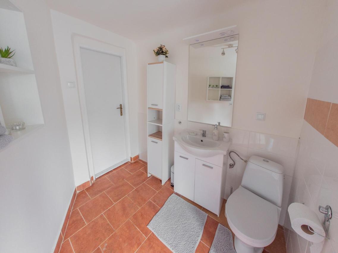 Large Double Room - Photo 2