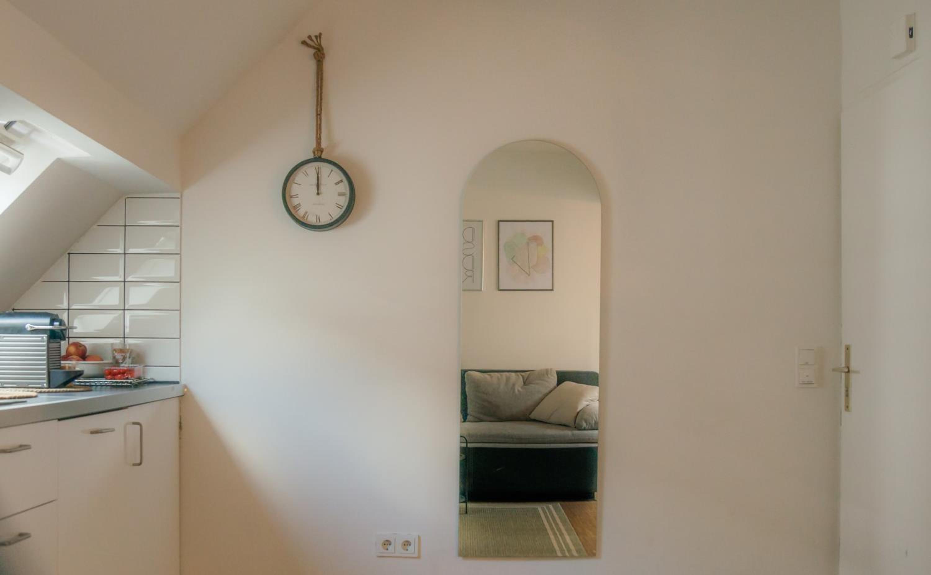King Studio with Sofa Bed - Photo 17