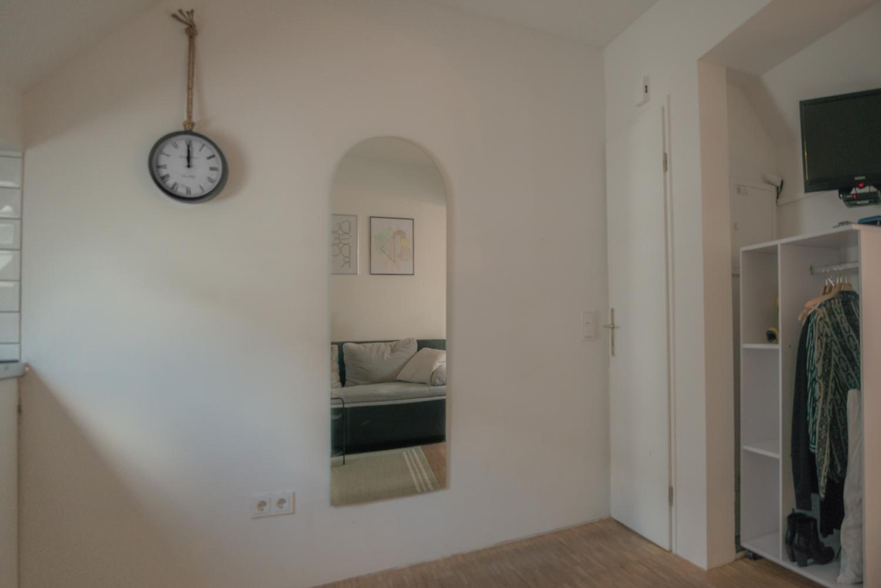 King Studio with Sofa Bed - Photo 5