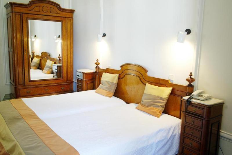 Sala #3898823
