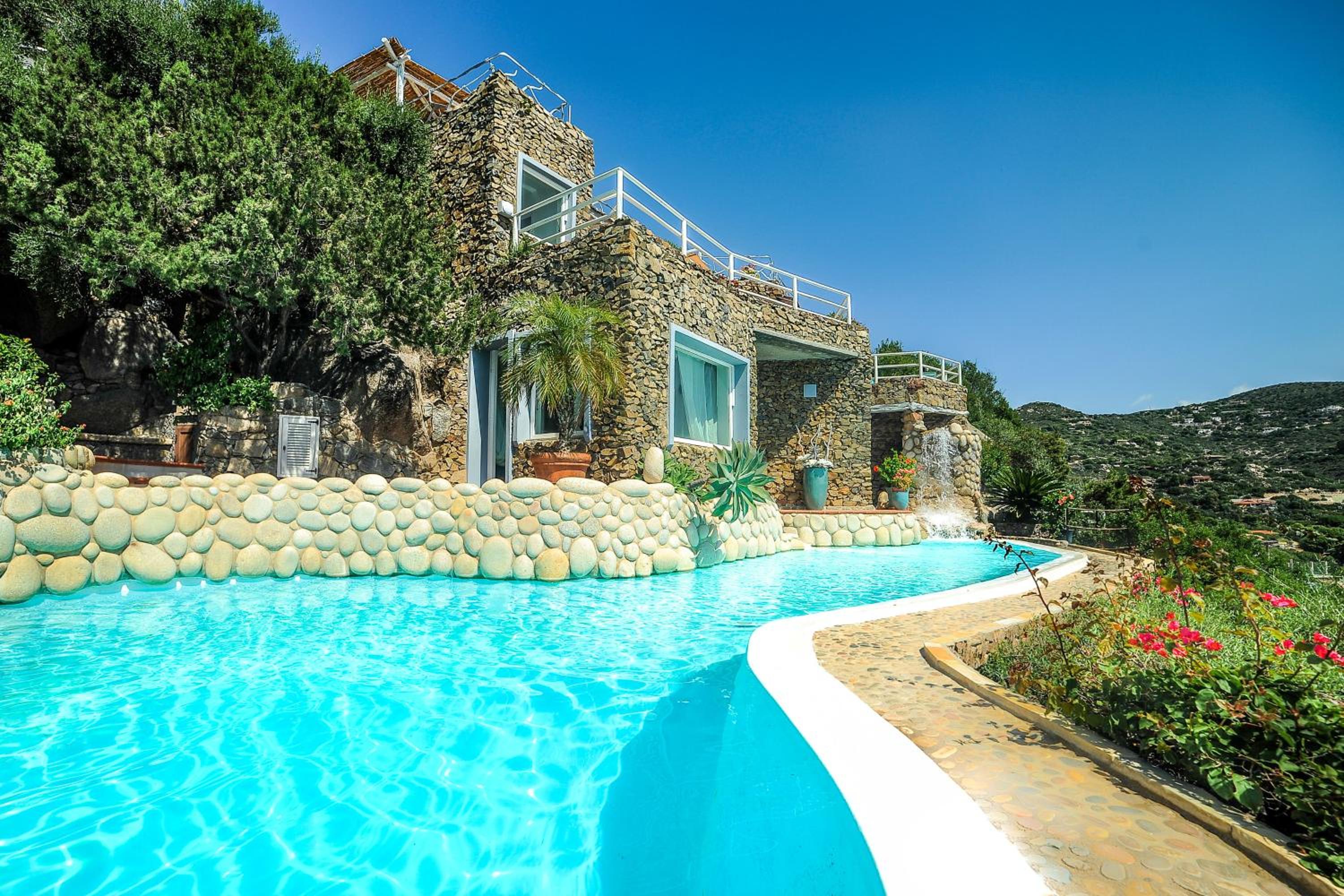 Villa photo 2