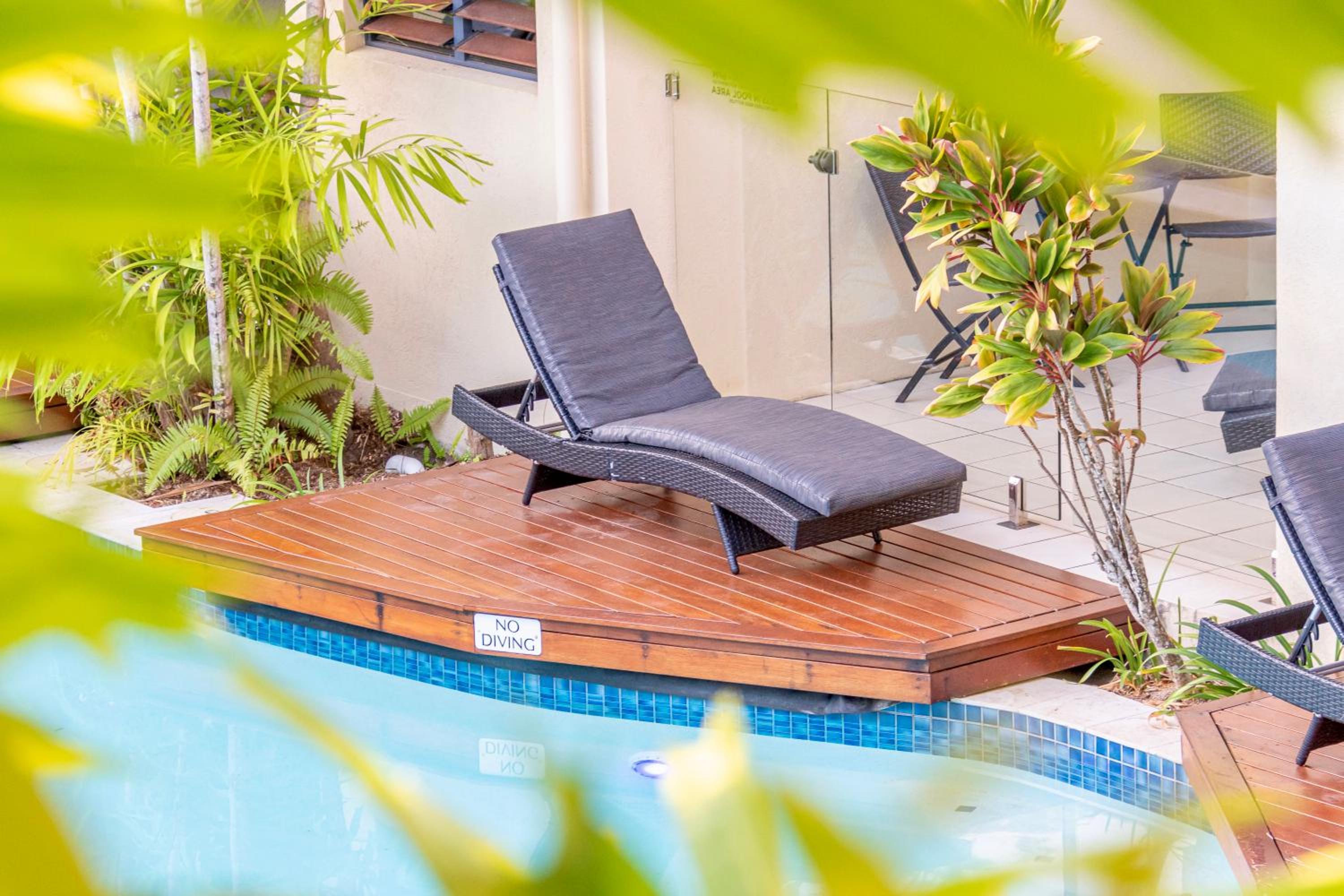 Studio Pool Access - Photo 3