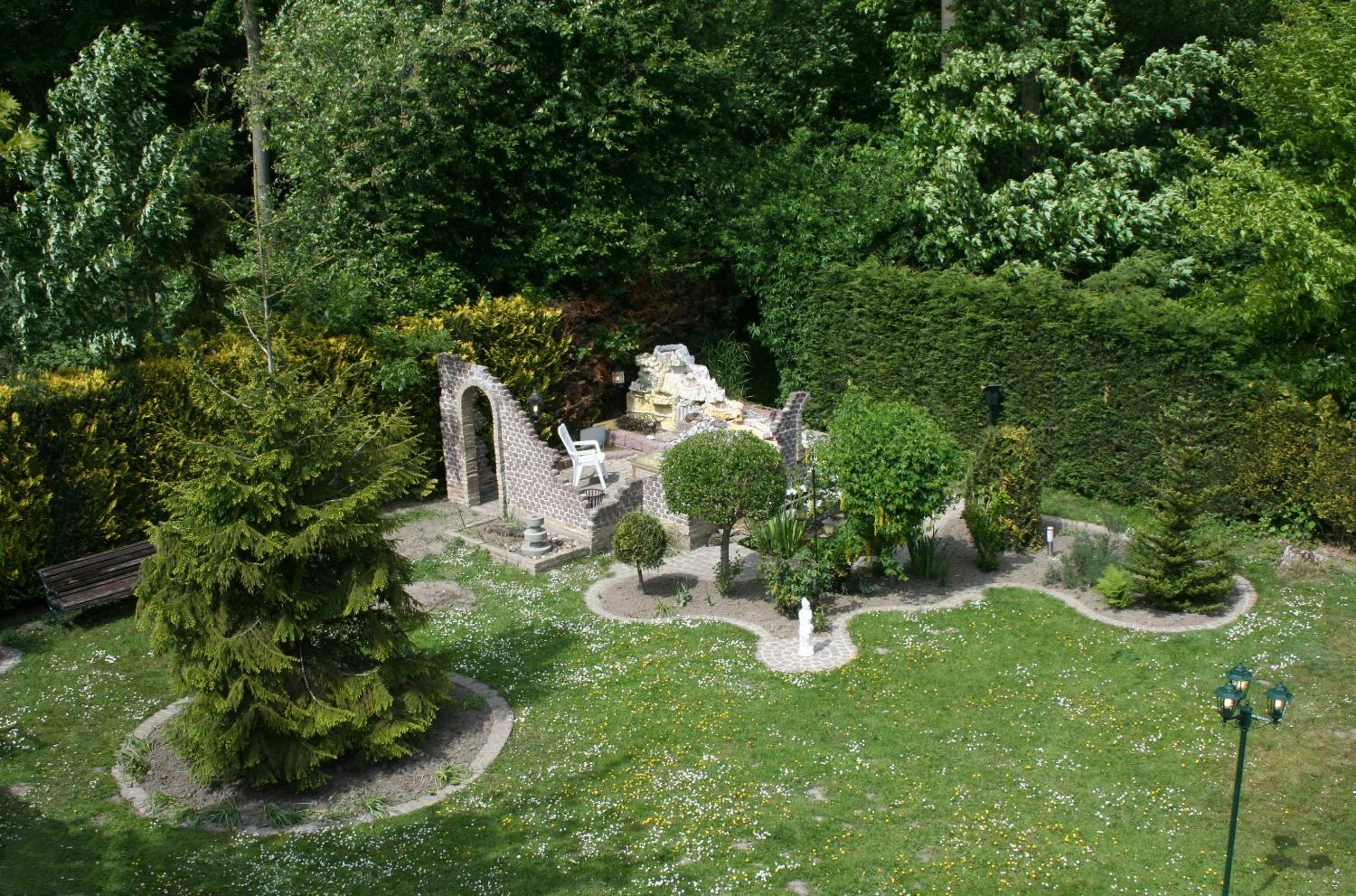 Standard Twin Room with Garden View photo 3