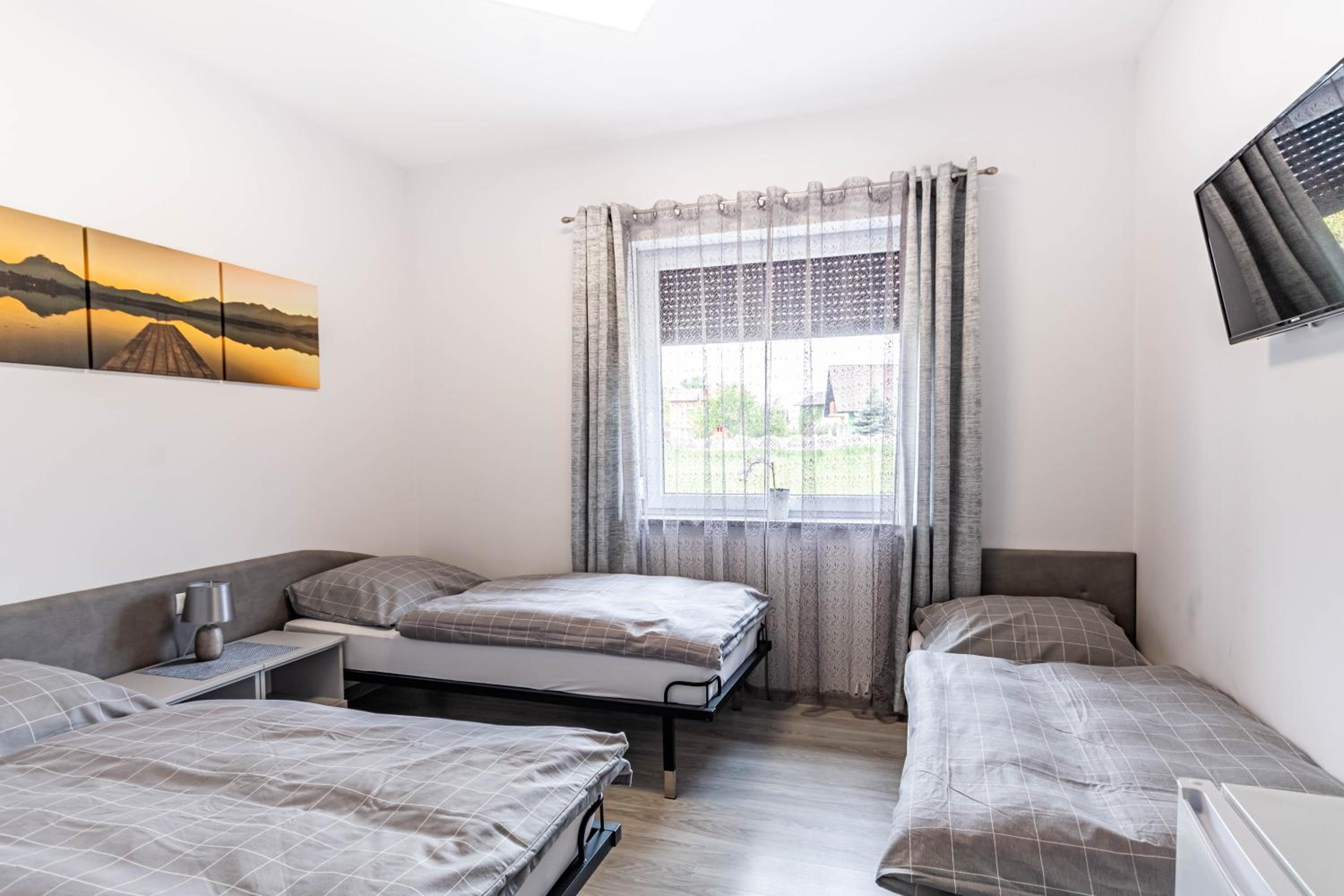 Triple Room with Private Bathroom - Photo 3