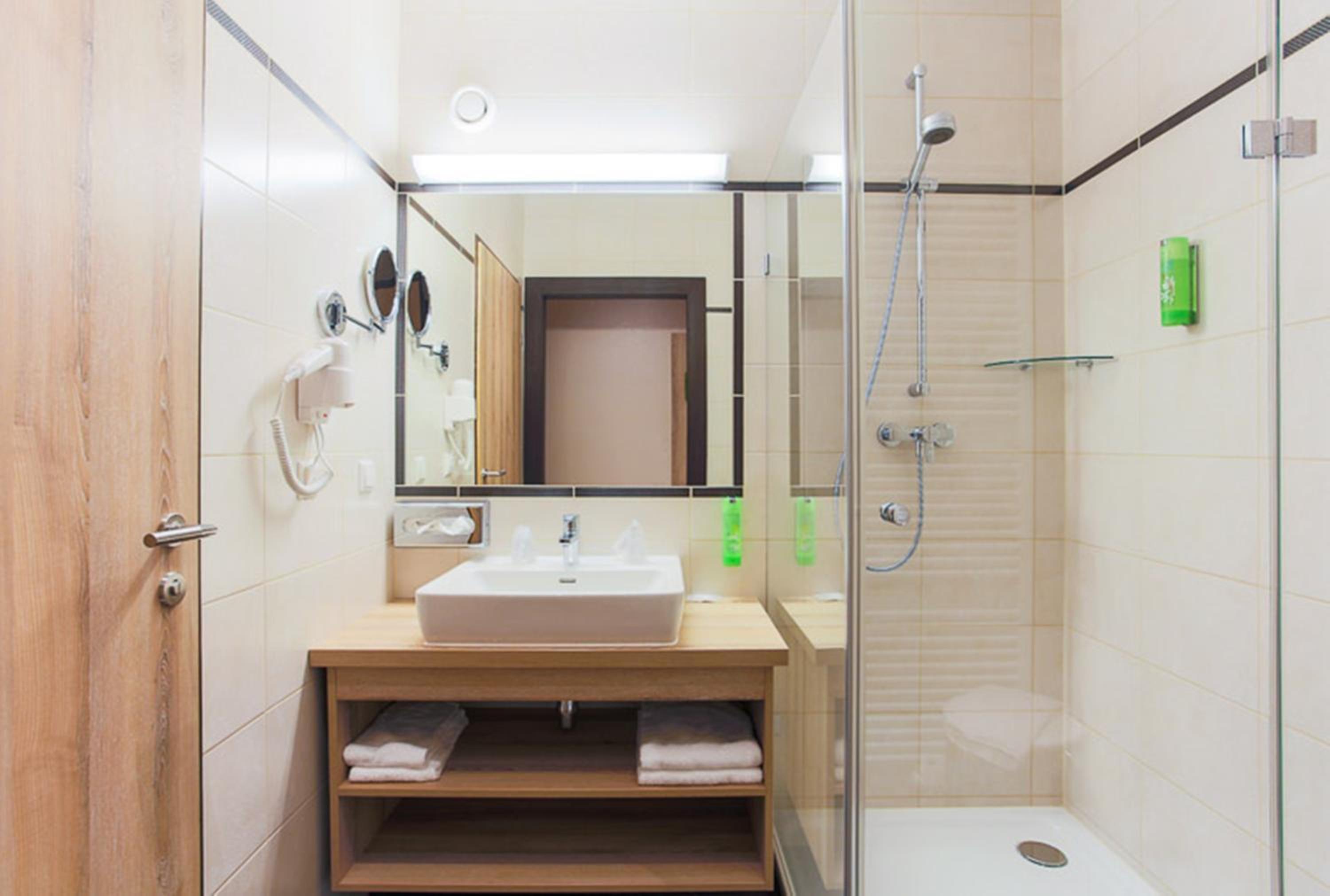 Double or Twin Room with Terrace and Air Conditioning - Photo 3