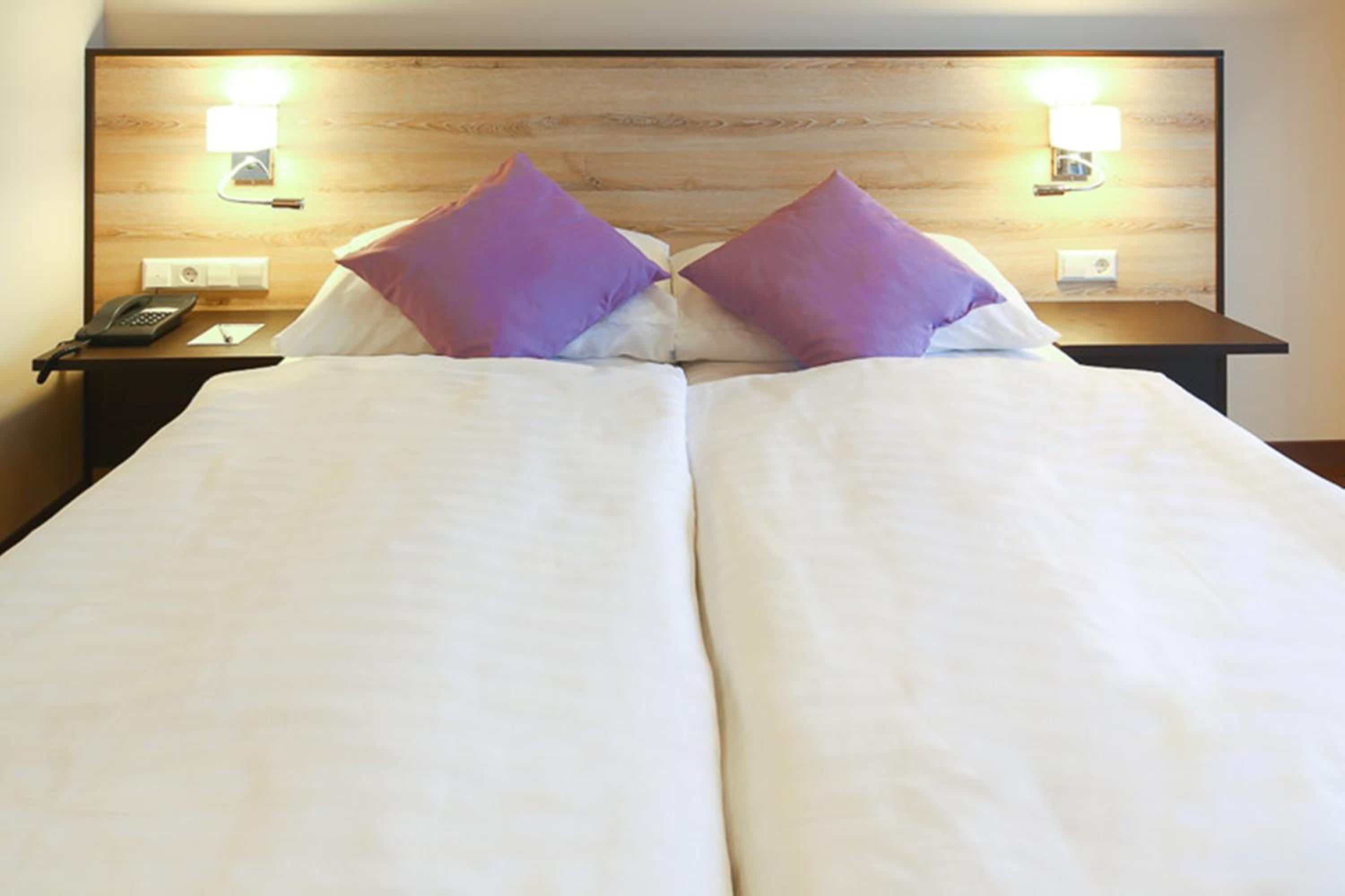 Double or Twin Room with Terrace and Air Conditioning - Photo 2