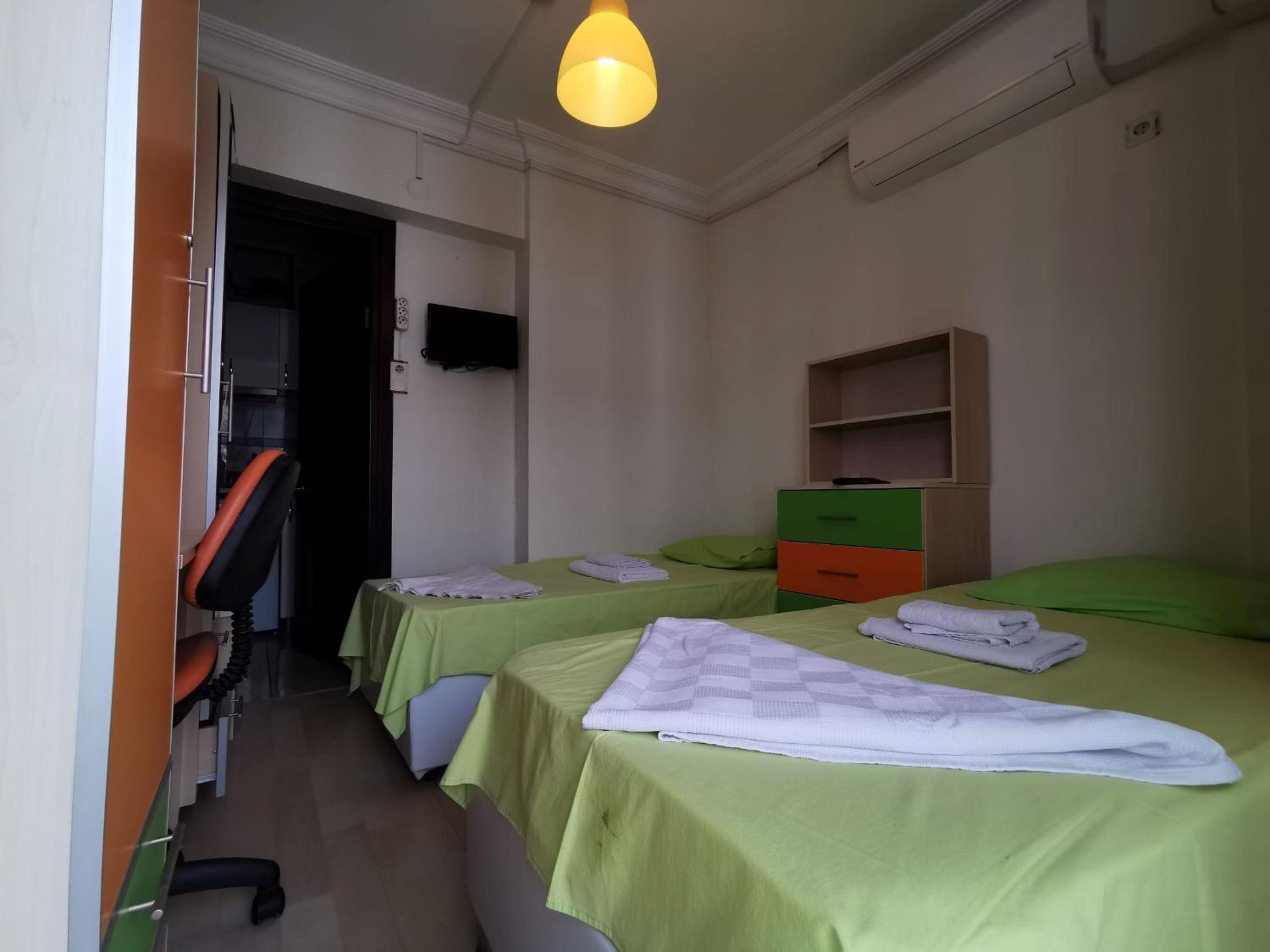 Twin Room with Private External Bathroom photo 1