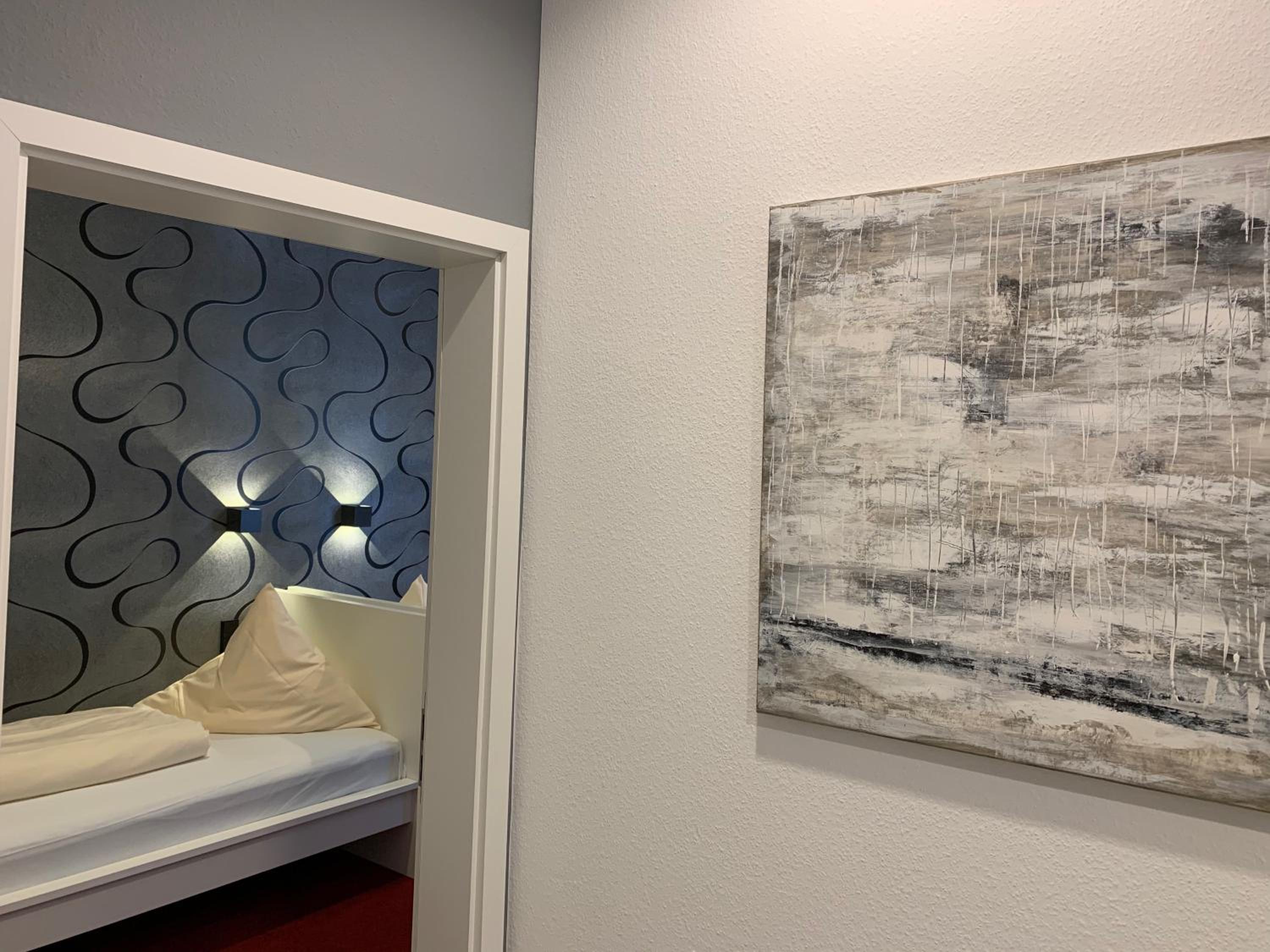 Twin Room - Photo 3