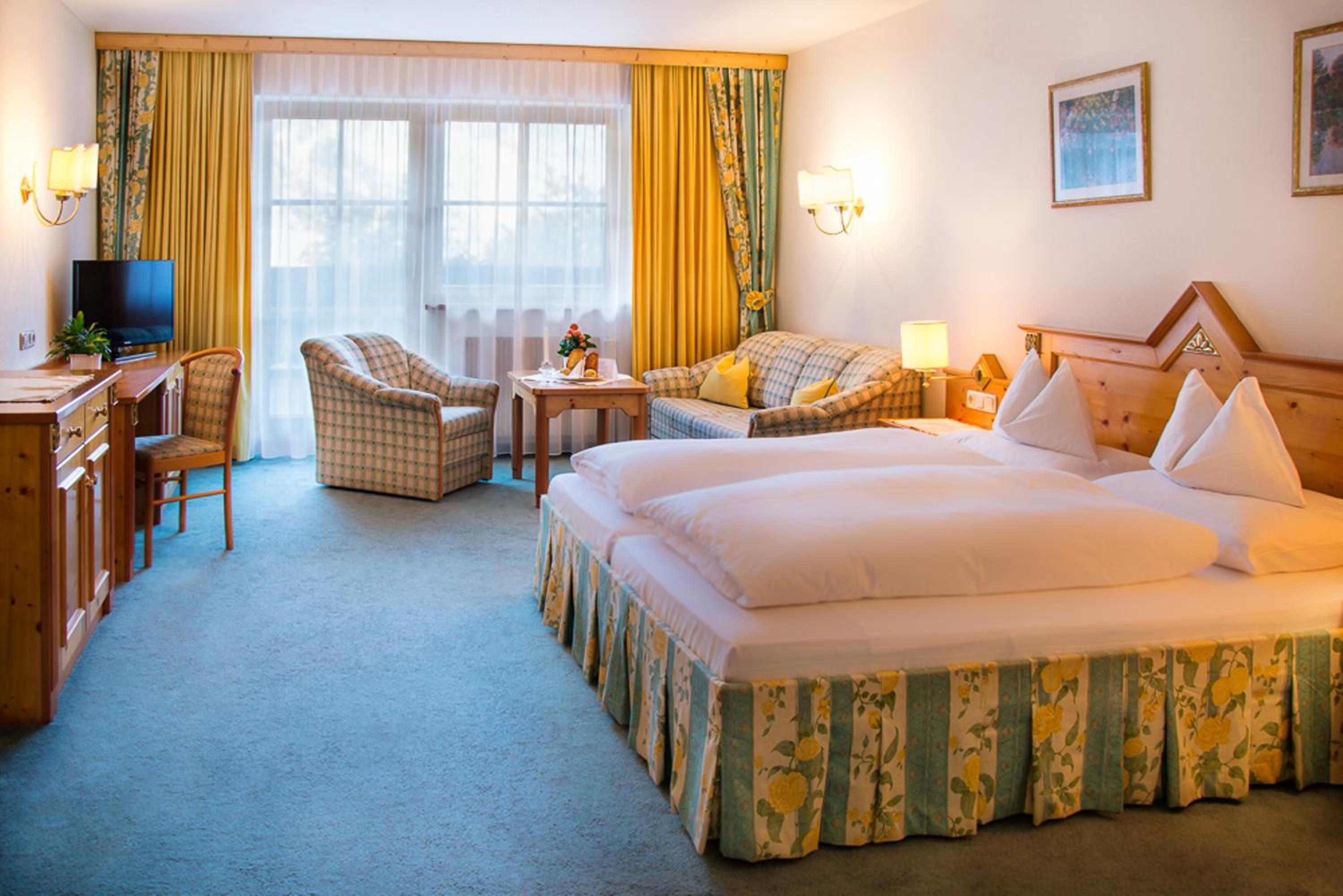 Double Room with Mountain View and Balcony