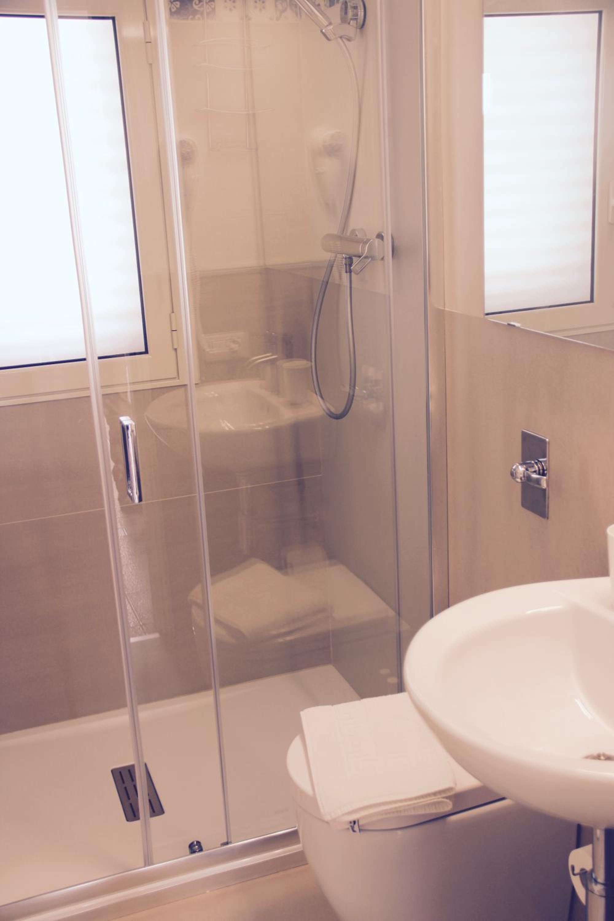 Family Room with Private Bathroom - Photo 6