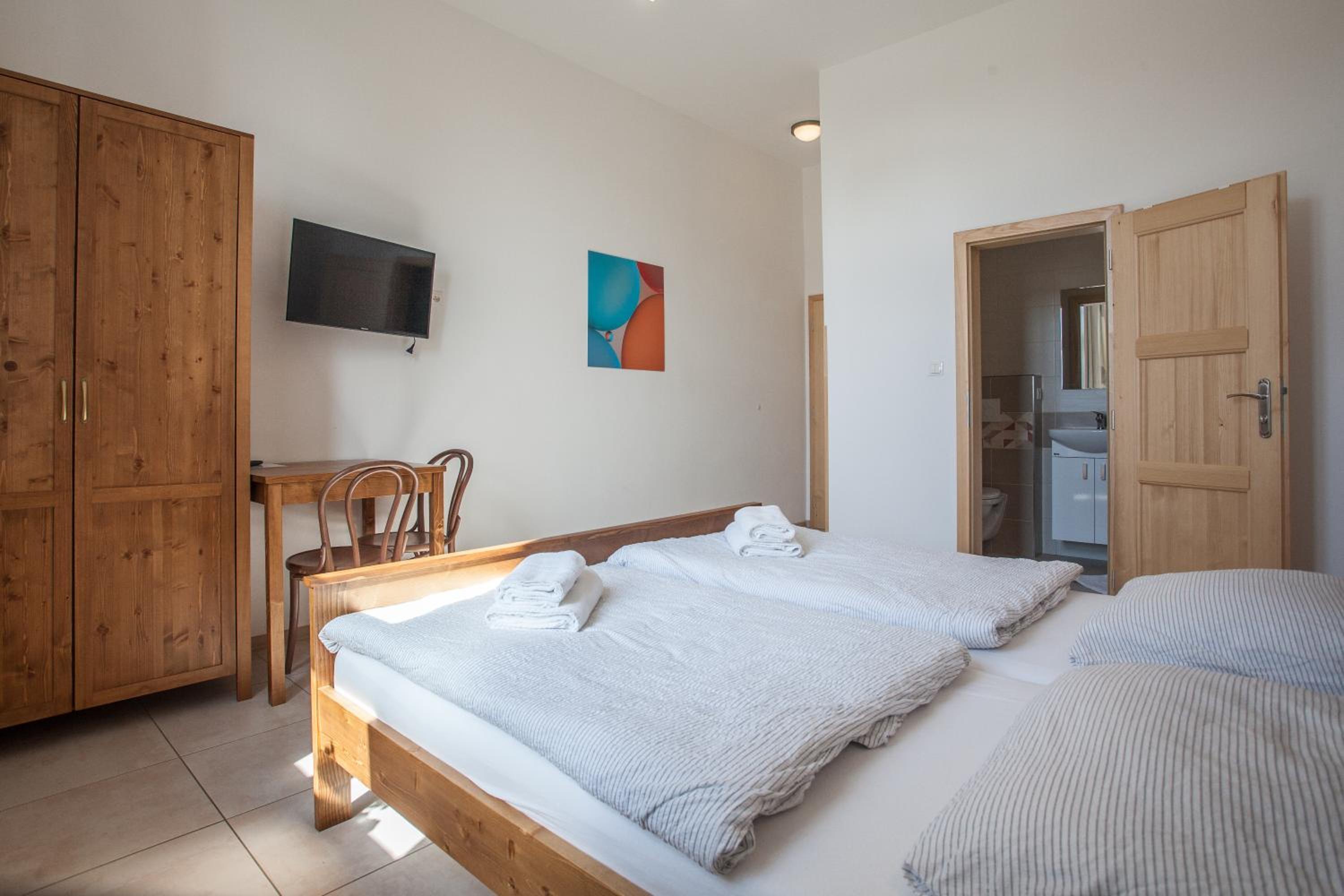 Standard Double Room - Photo 7