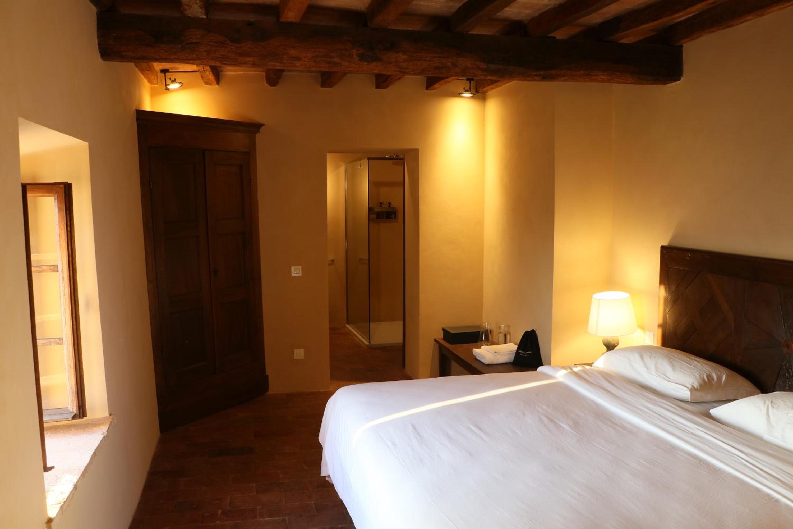 Deluxe King Room photo 1