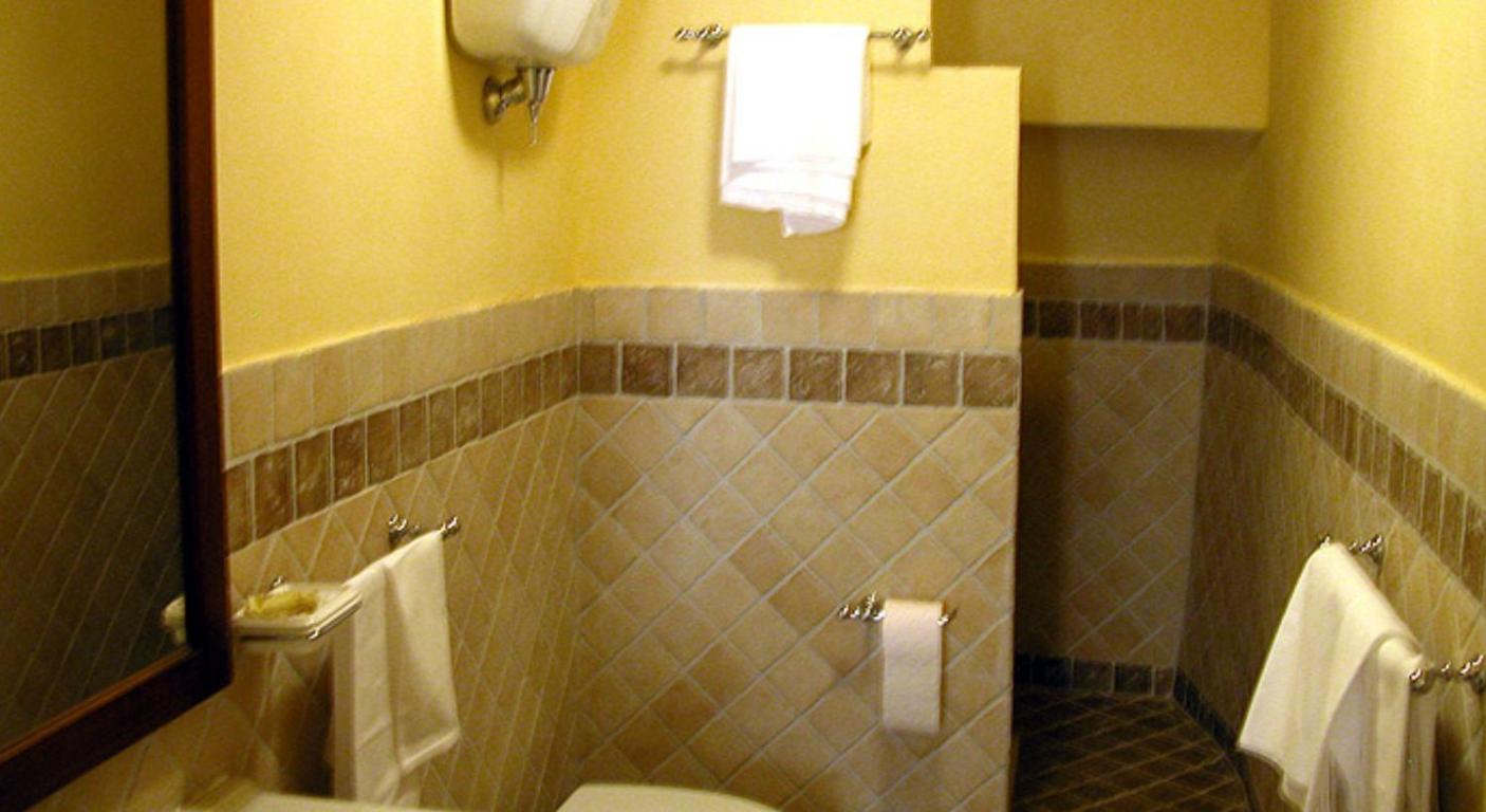 Double or Twin Room - Photo 10