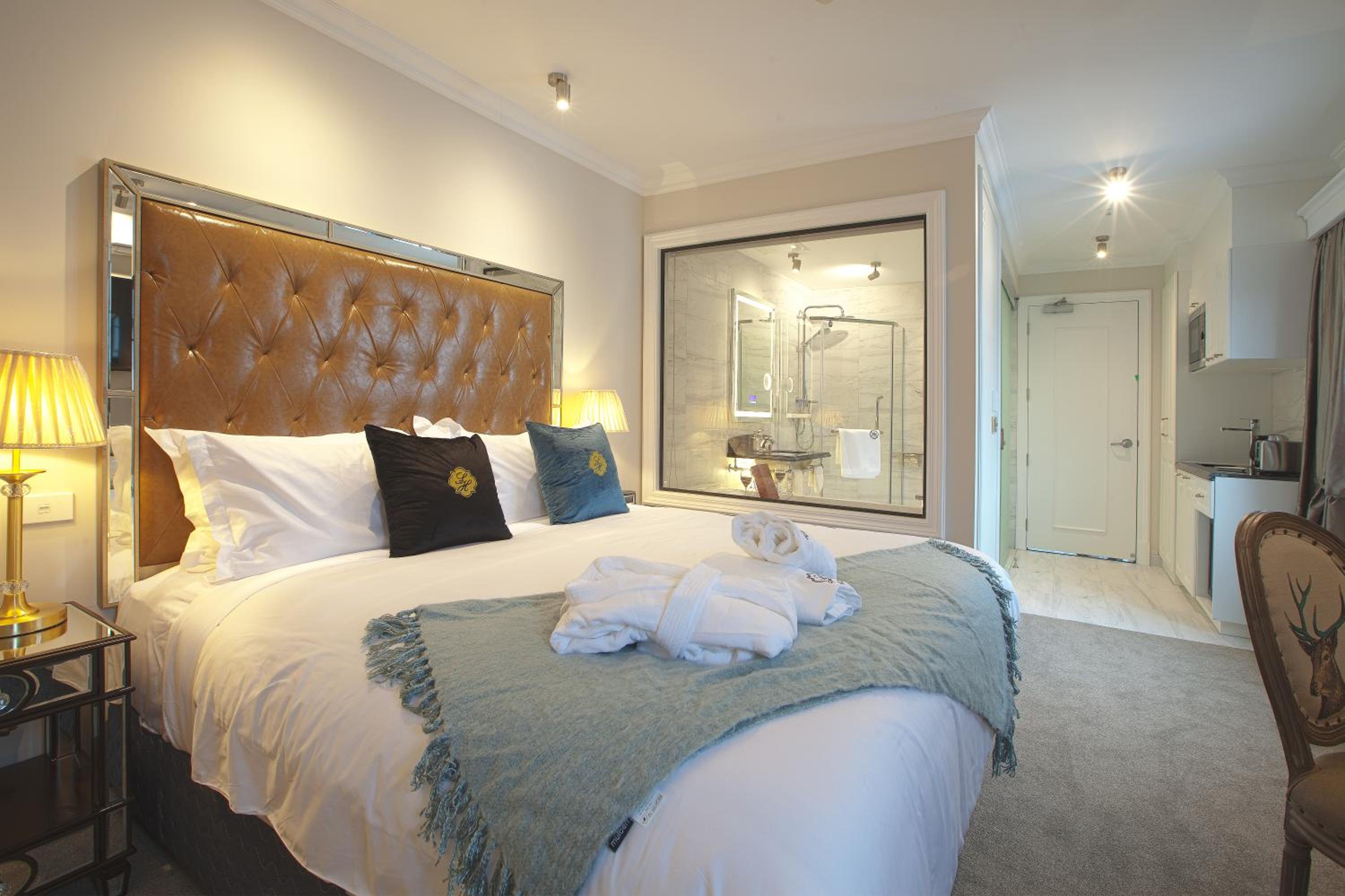 King Room with Spa Bath