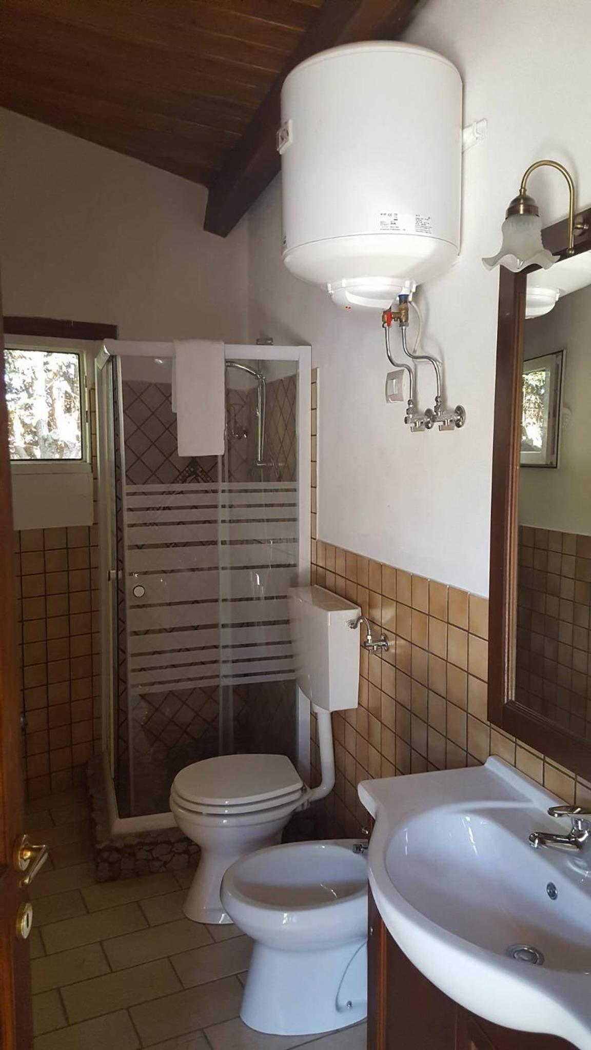 One-Bedroom Apartment - Photo 2