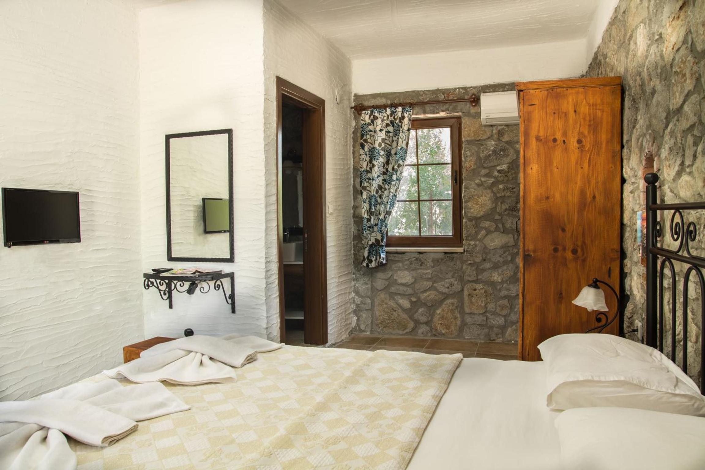 Basic Double Room with Private Bathroom