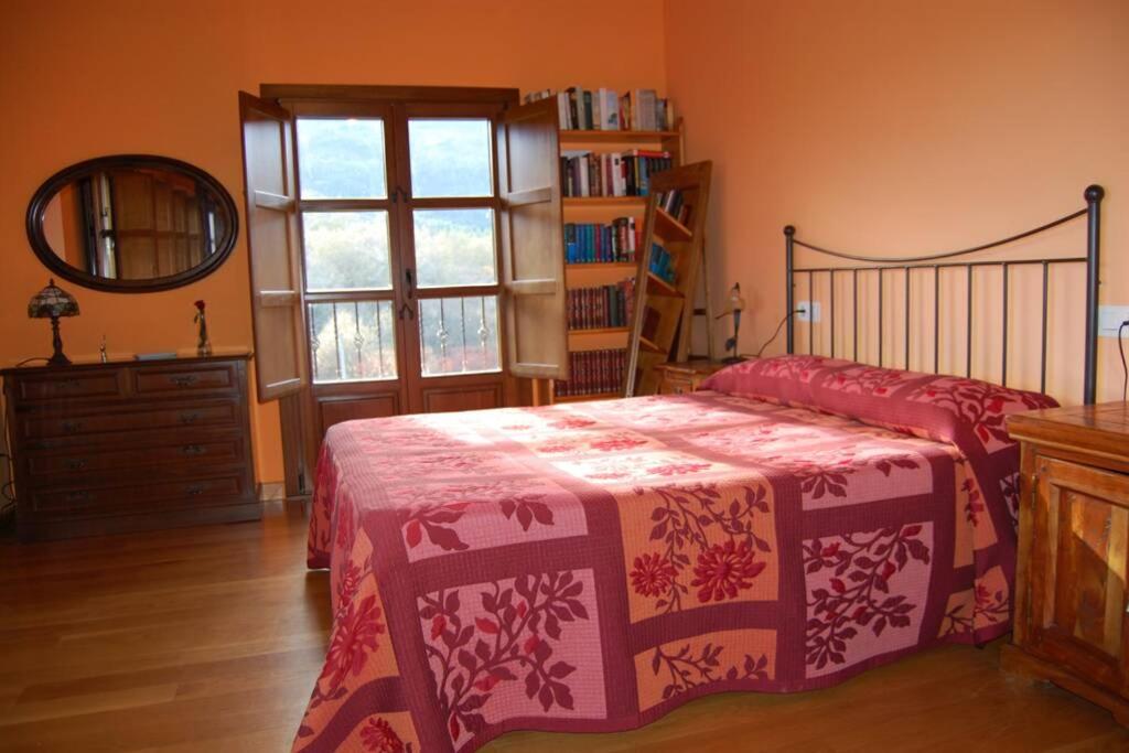 Five-Bedroom House photo 3