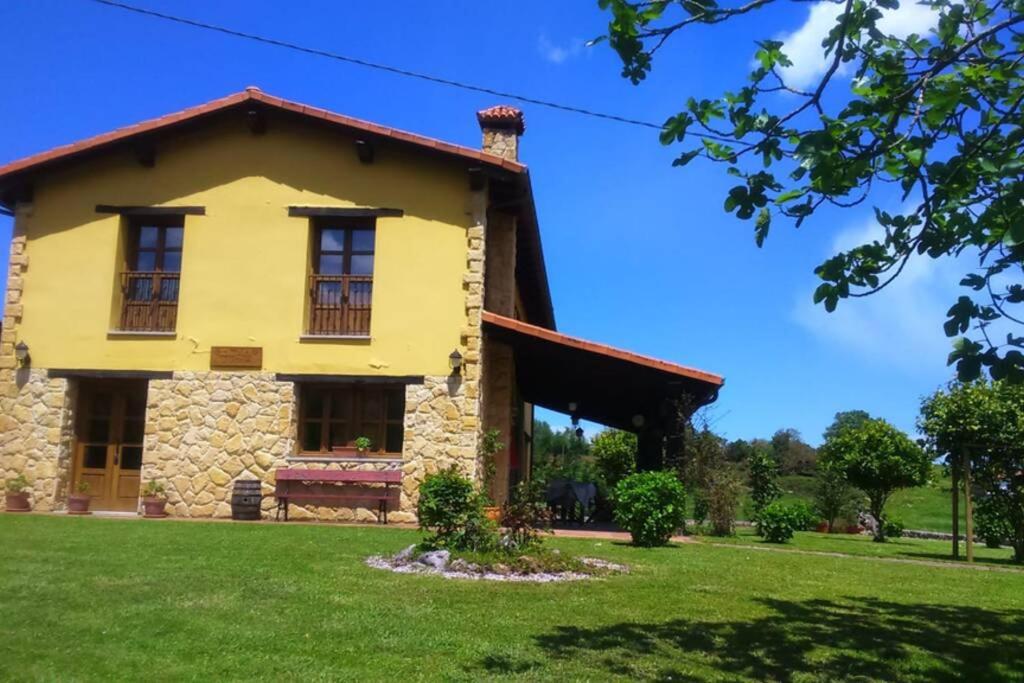 Five-Bedroom House photo 1
