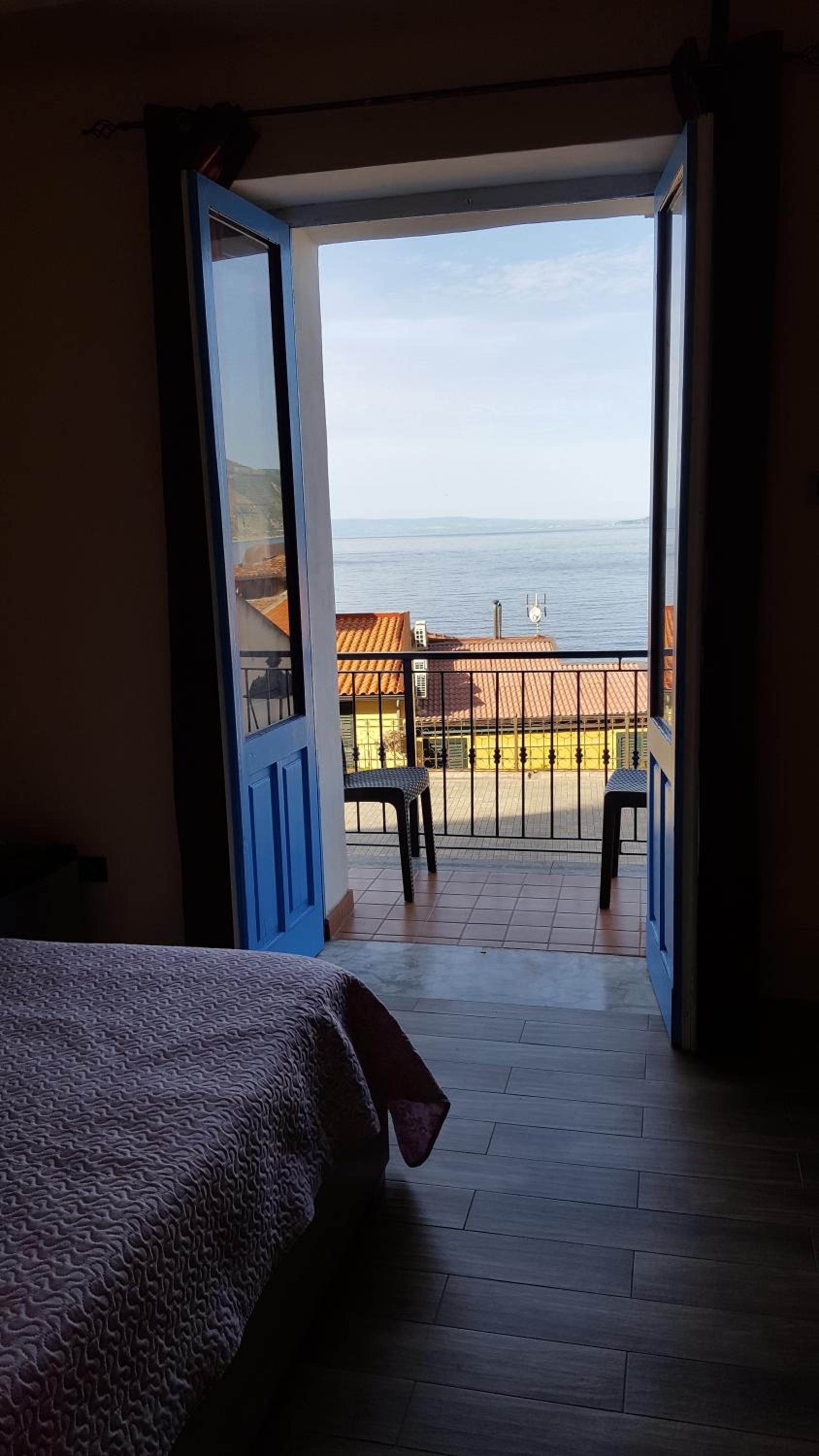 Deluxe Double Room with Sea View photo 2