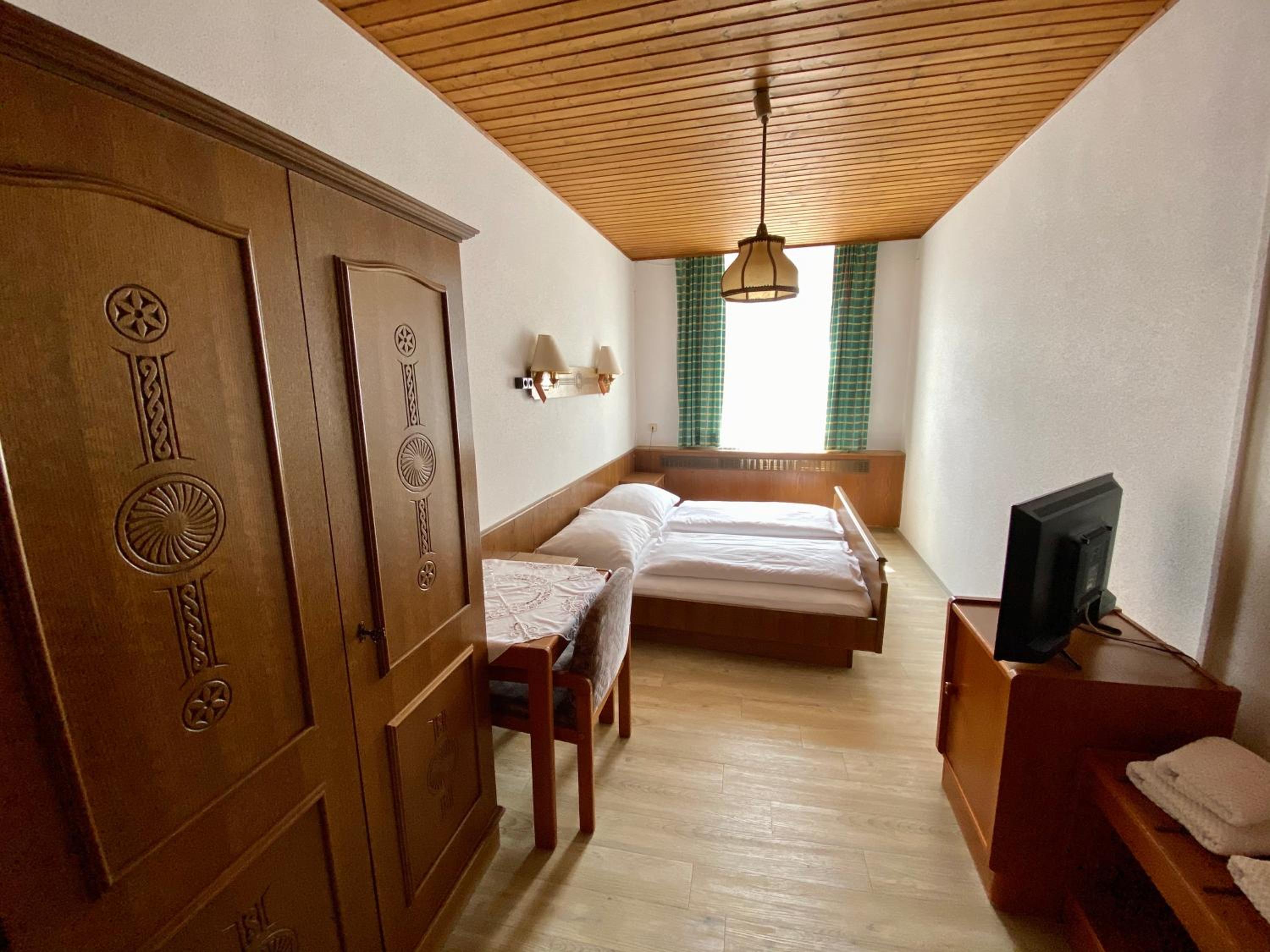 Deluxe Double Room with Shower - Photo 1
