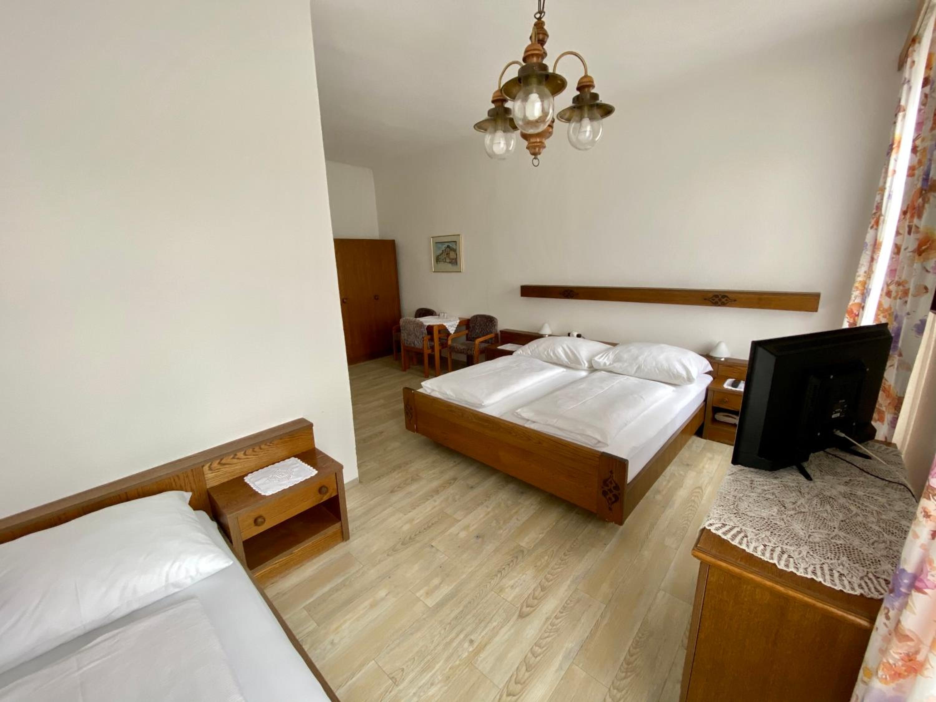 Triple Room with Private Bathroom - Photo 3