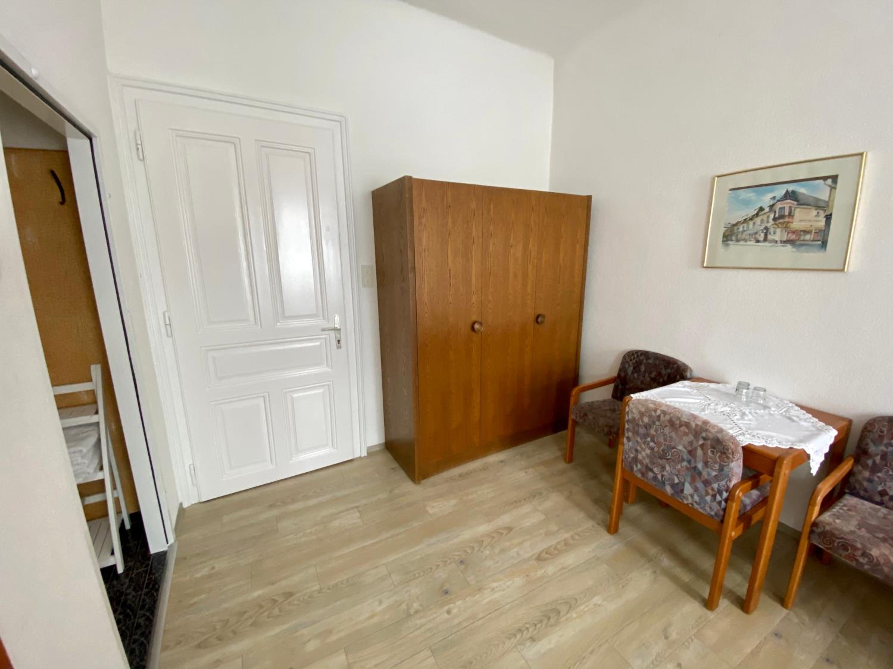 Triple Room with Private Bathroom - Photo 4