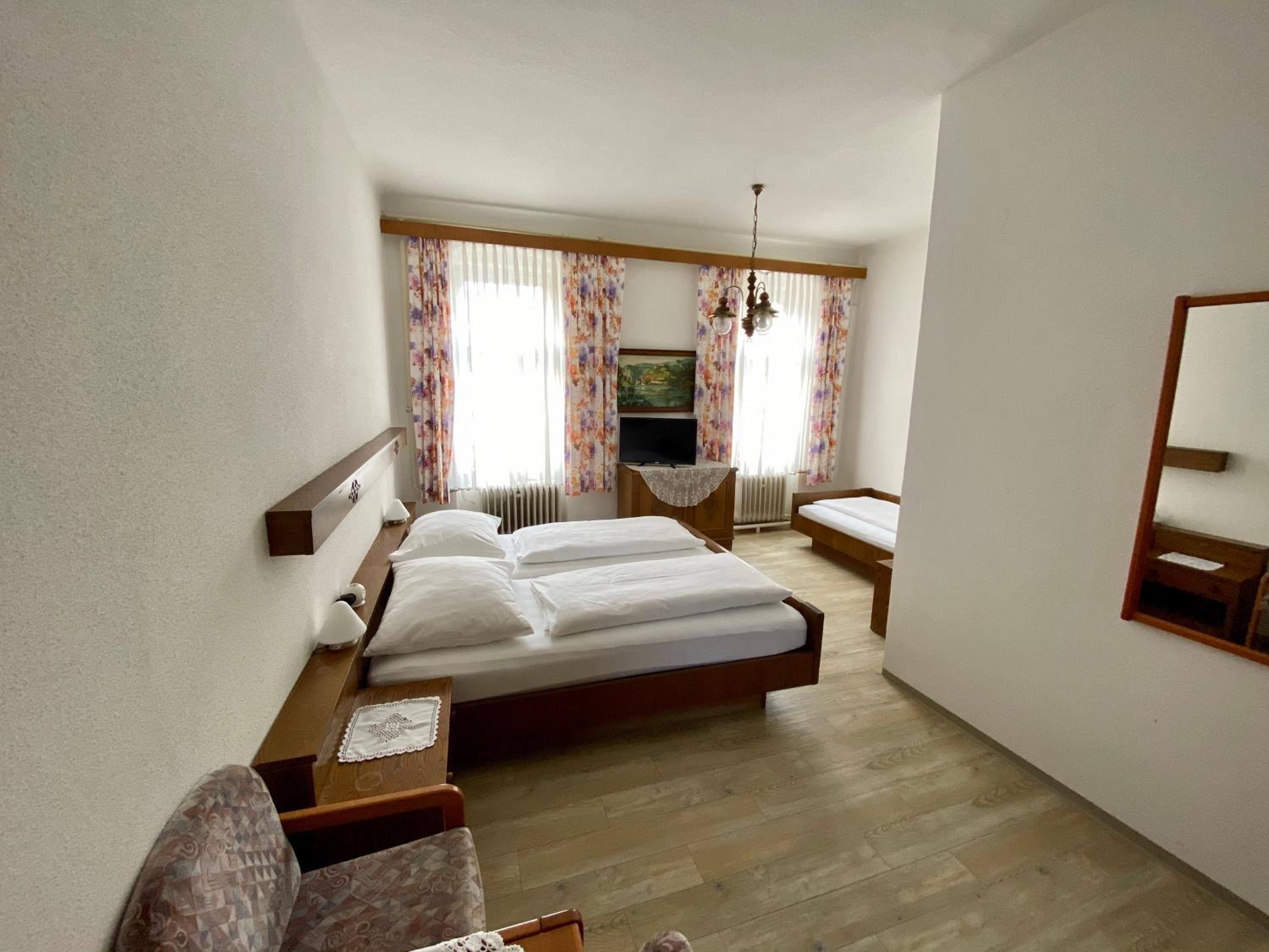 Triple Room with Private Bathroom - Photo 1