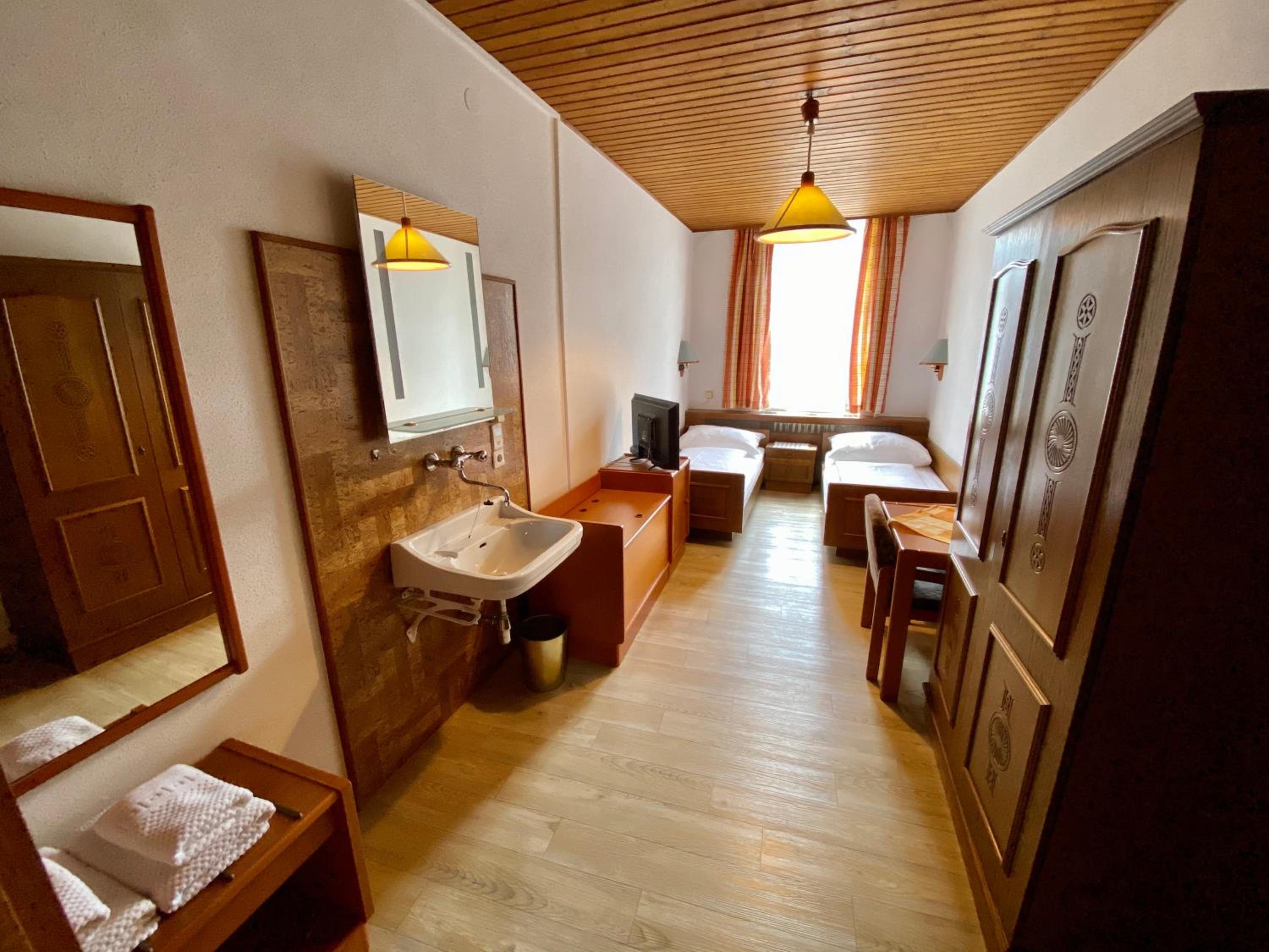 Twin Room with Shower photo 1