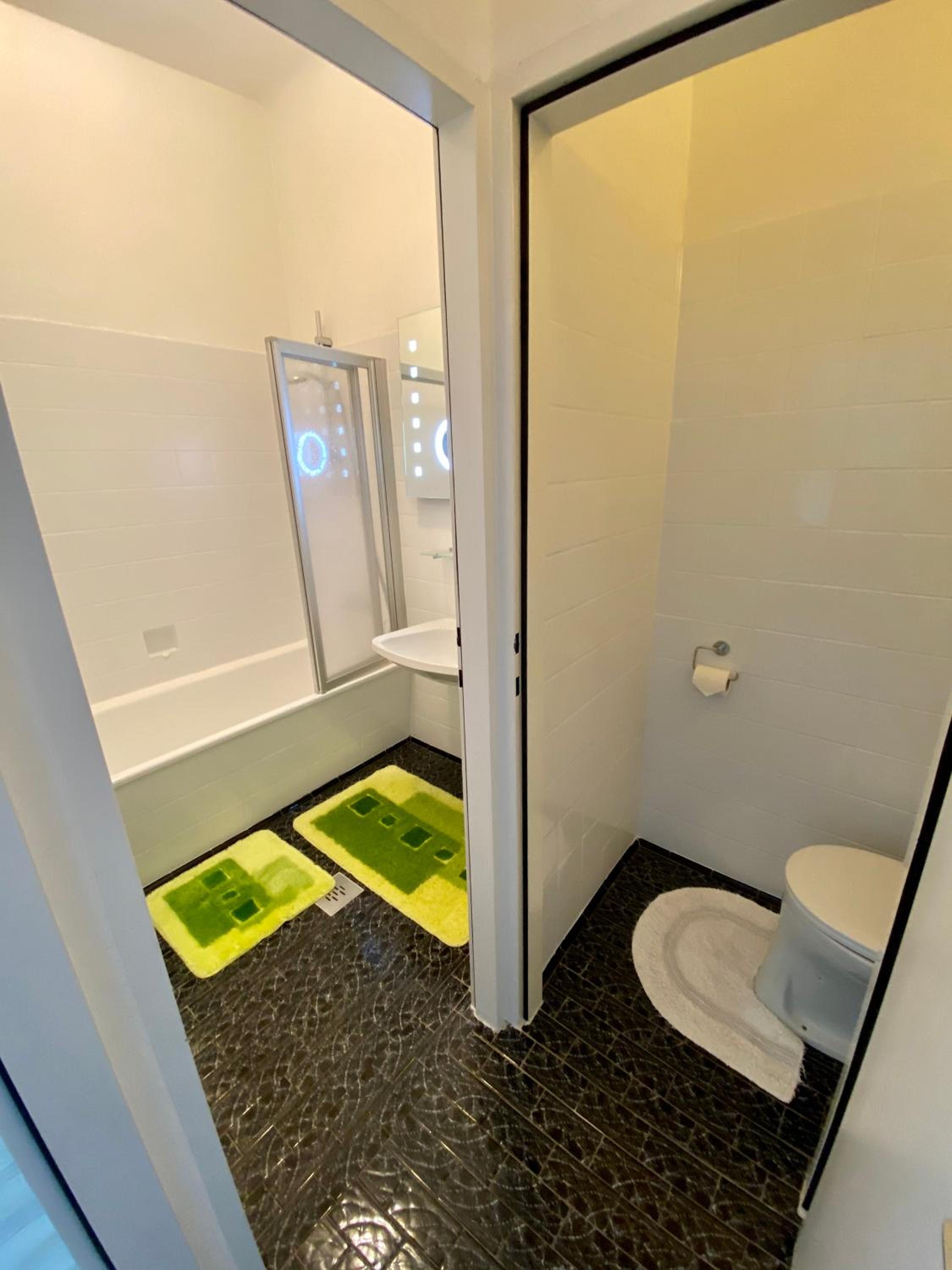 Triple Room with Private Bathroom - Photo 5
