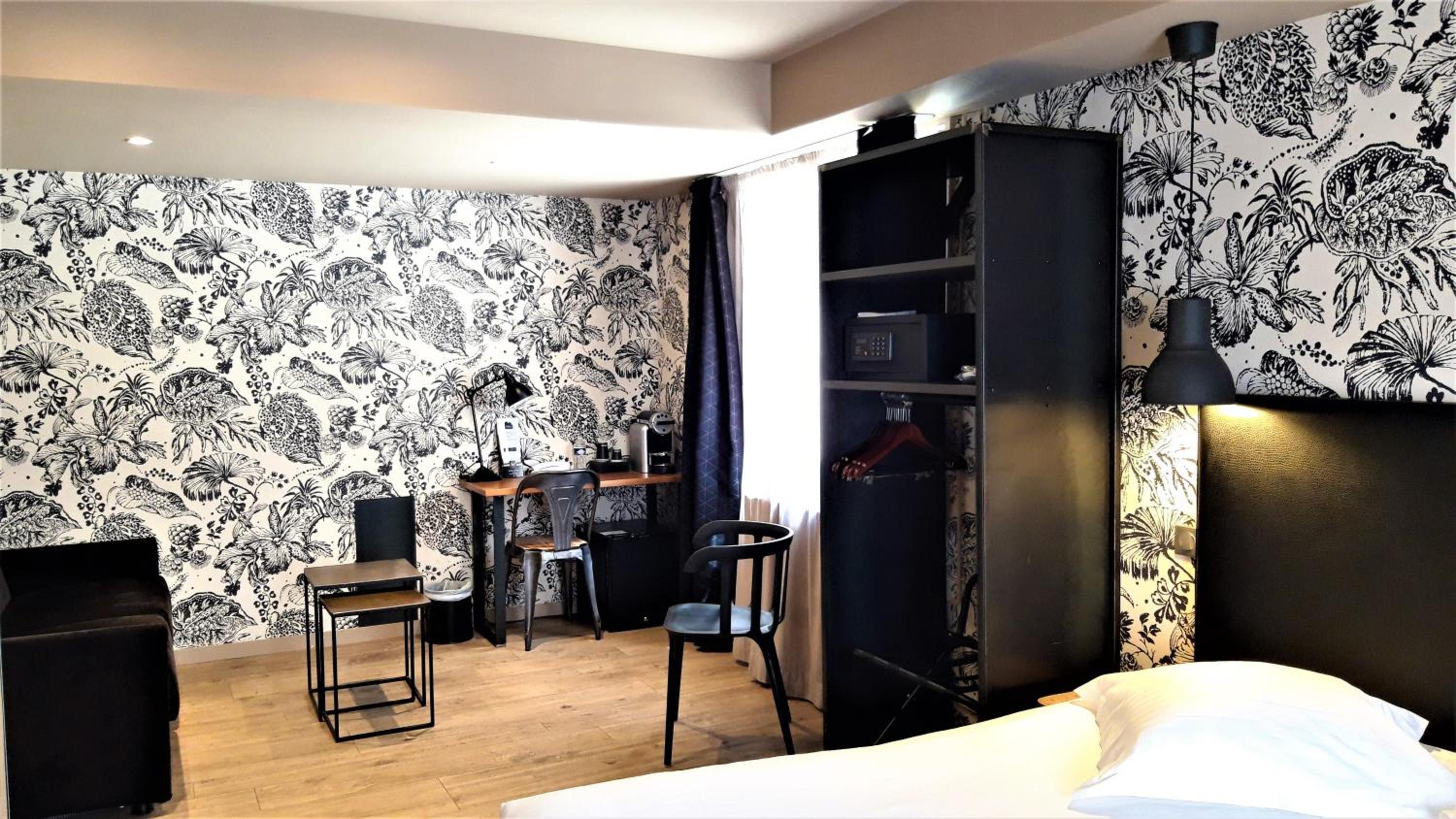 Superior King Room - Non-Smoking - Photo 10